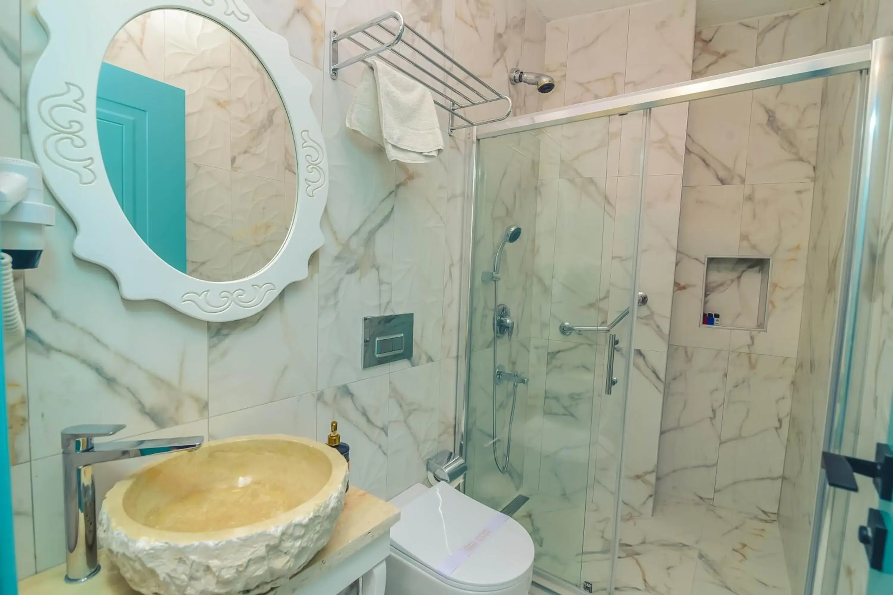 Superior Quadruple Room in Bedirhan Konak Otel Superior Quadruple Room in Bedirhan Konak Otel