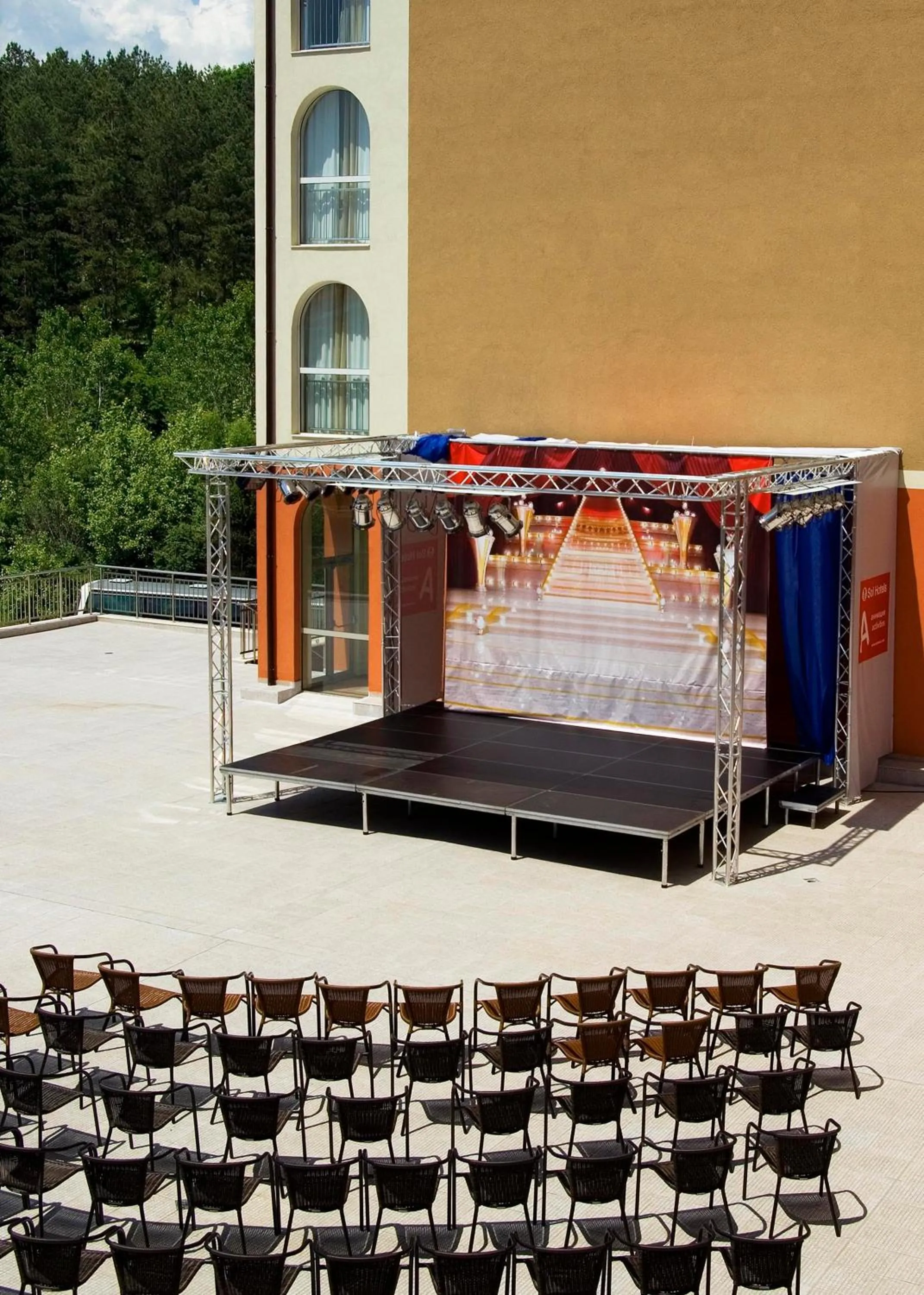 Evening entertainment in Sol Luna Bay All Inclusive