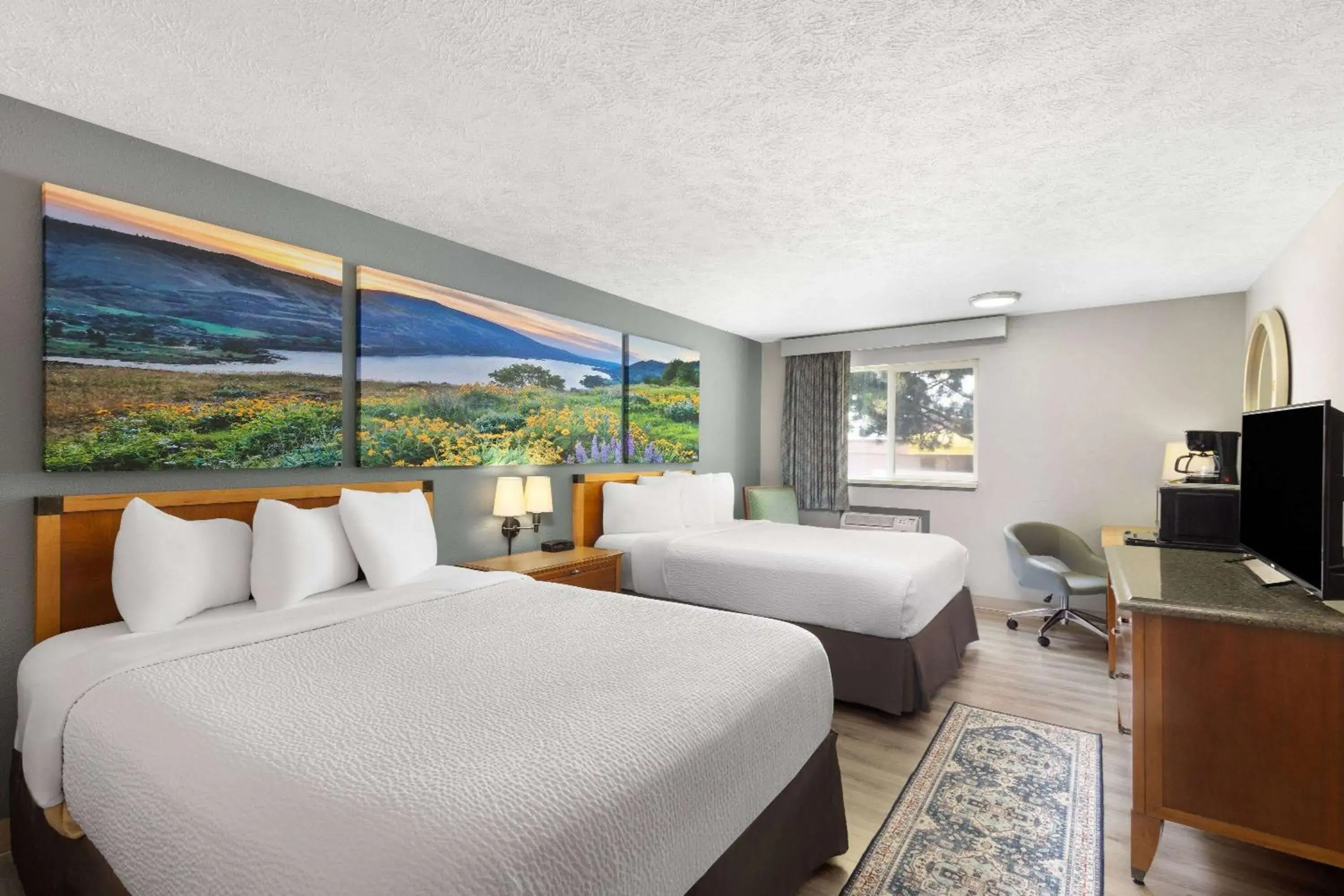 Queen Room with Two Queen Beds - Non-Smoking in Days Inn by Wyndham Ritzville Queen Room with Two Queen Beds - Non-Smoking in Days Inn by Wyndham Ritzville