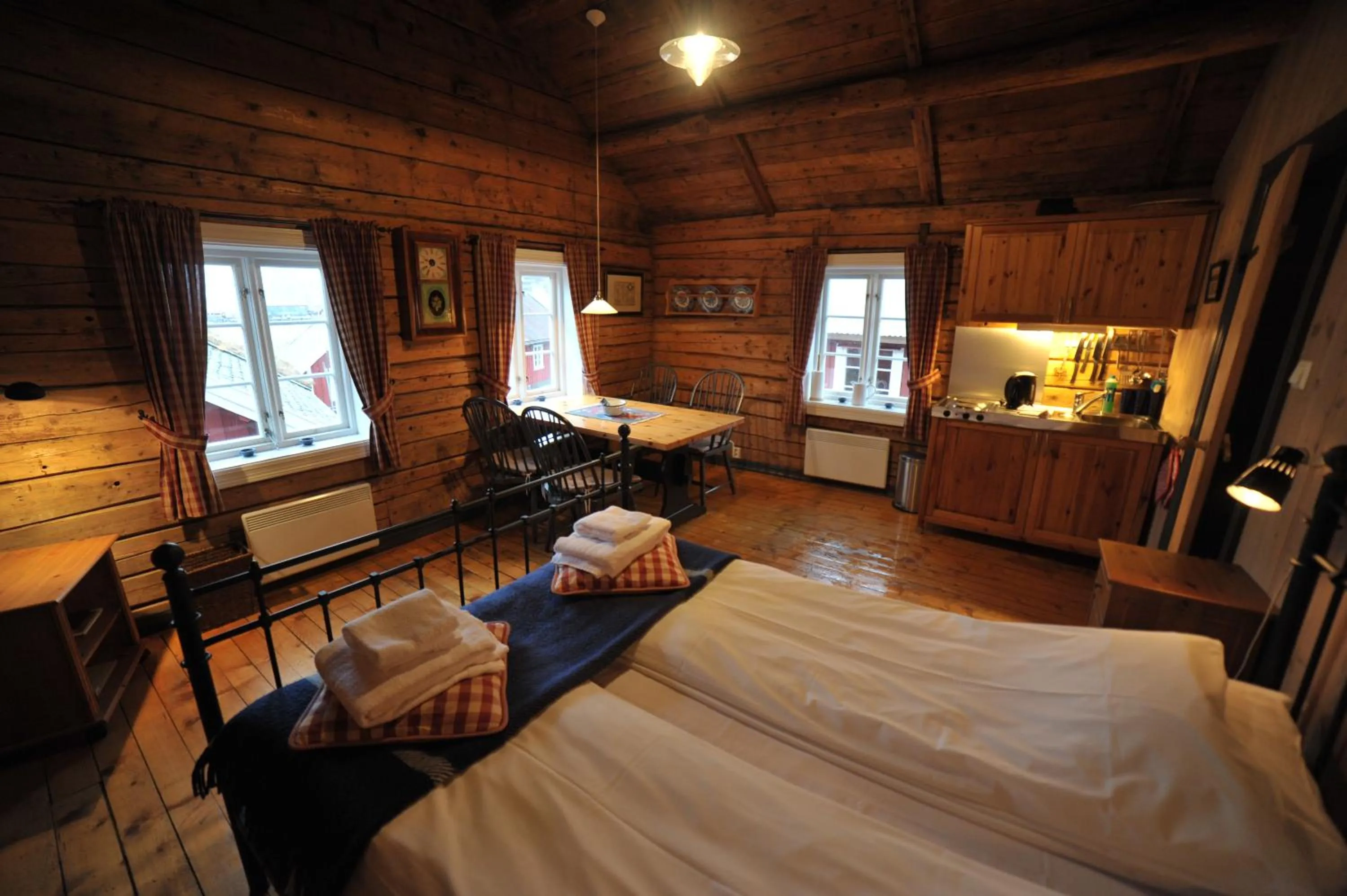 Kitchen or kitchenette, Bed in Reine Rorbuer - by Classic Norway Hotels