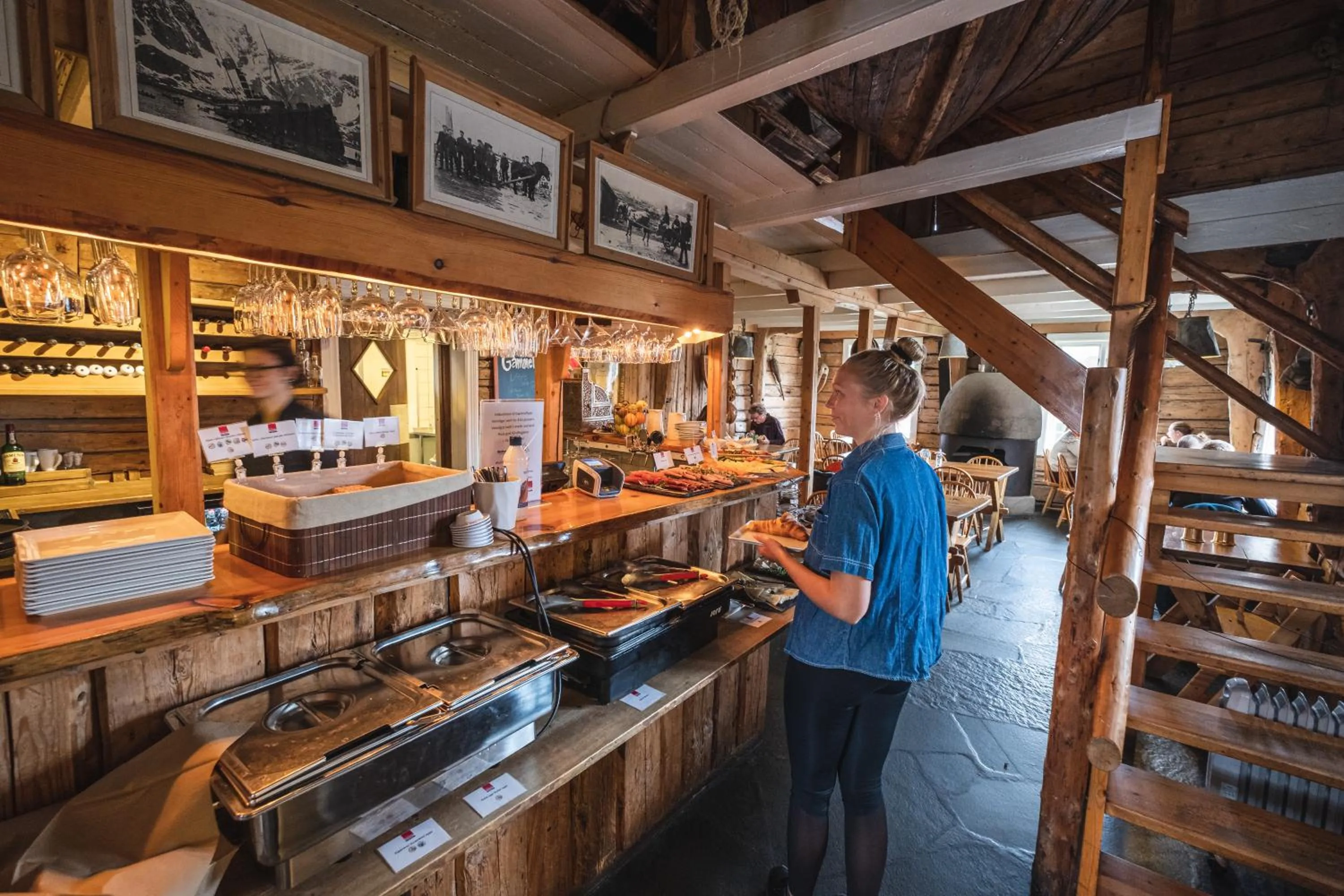 Restaurant/places to eat in Reine Rorbuer - by Classic Norway Hotels