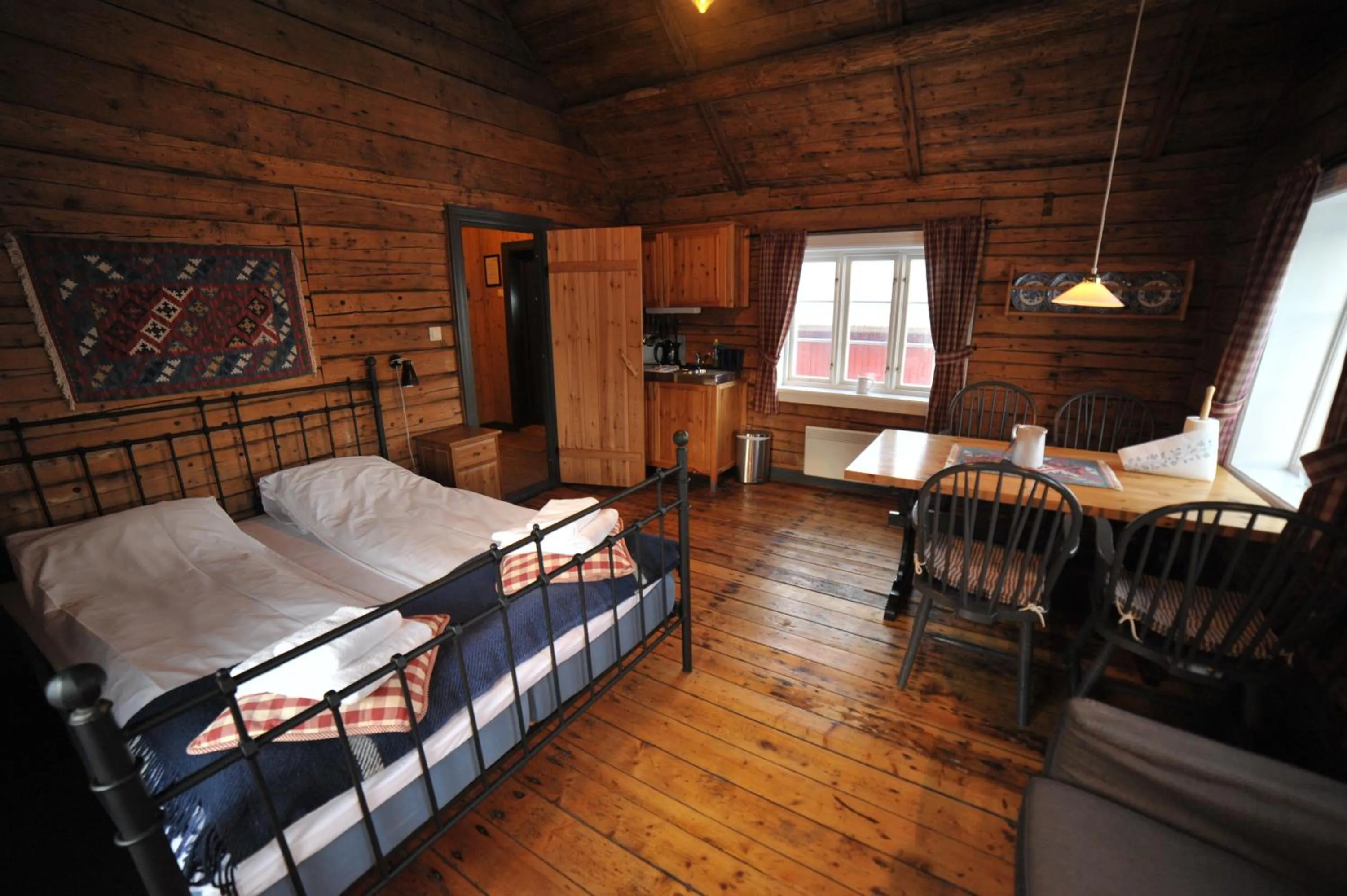 Kitchen or kitchenette, Bed in Reine Rorbuer - by Classic Norway Hotels
