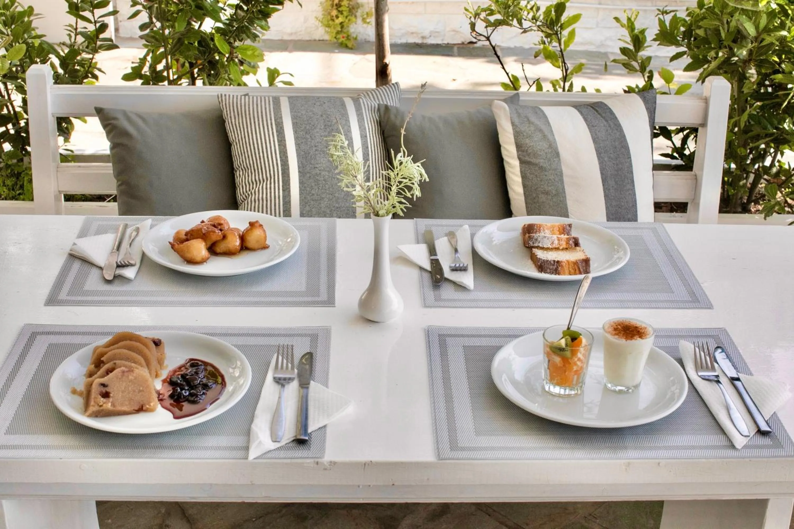 Breakfast in Paradisos