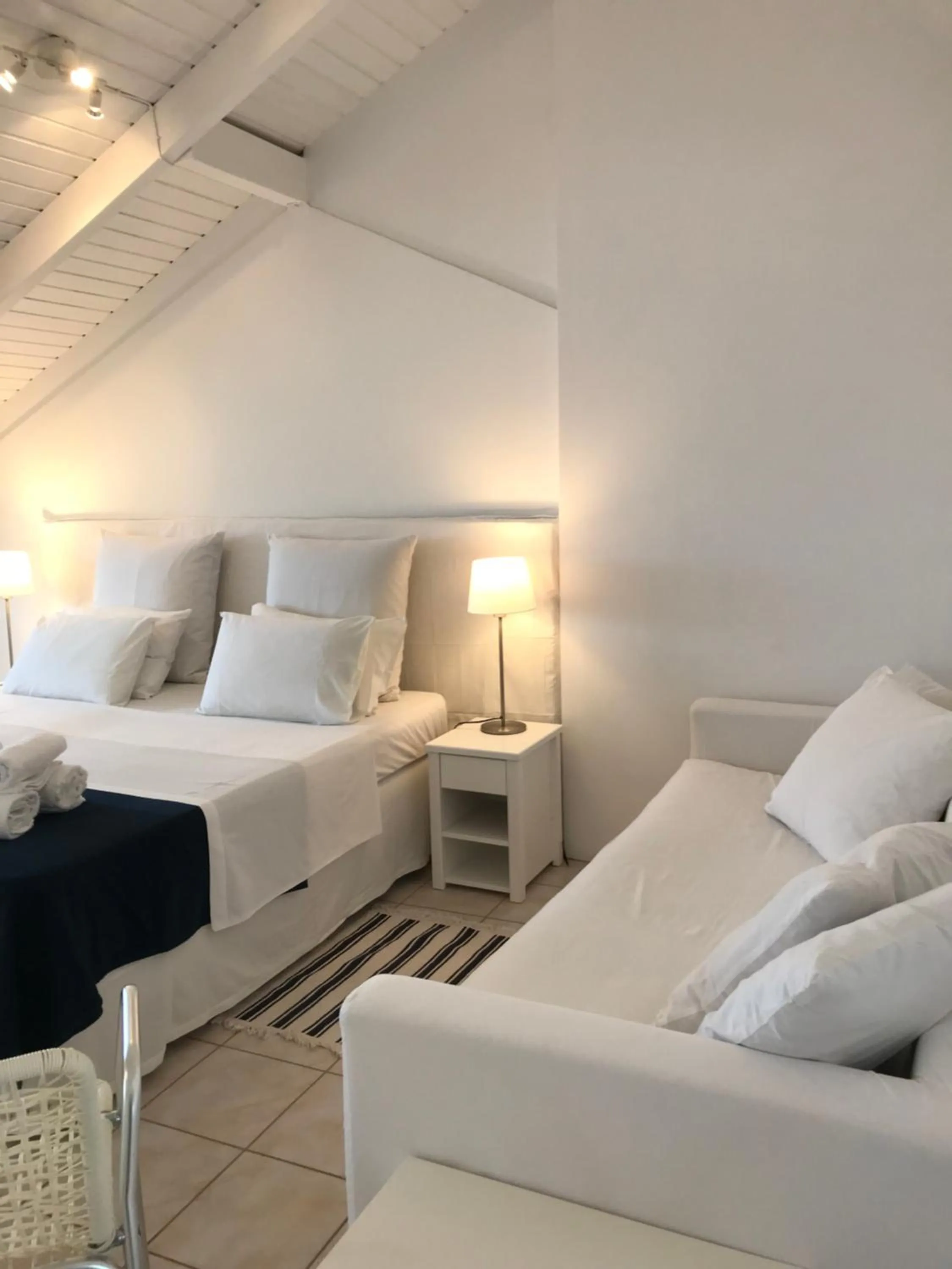 Bedroom, Bed in Paradisos