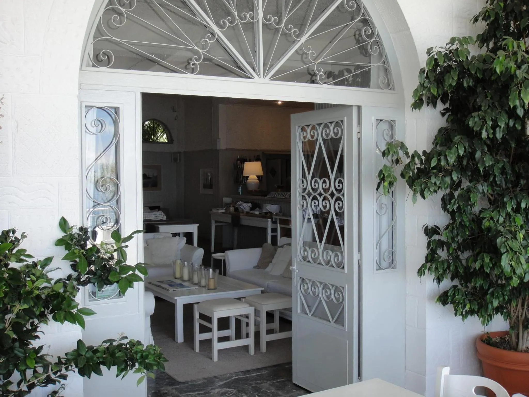 Seating area in Paradisos