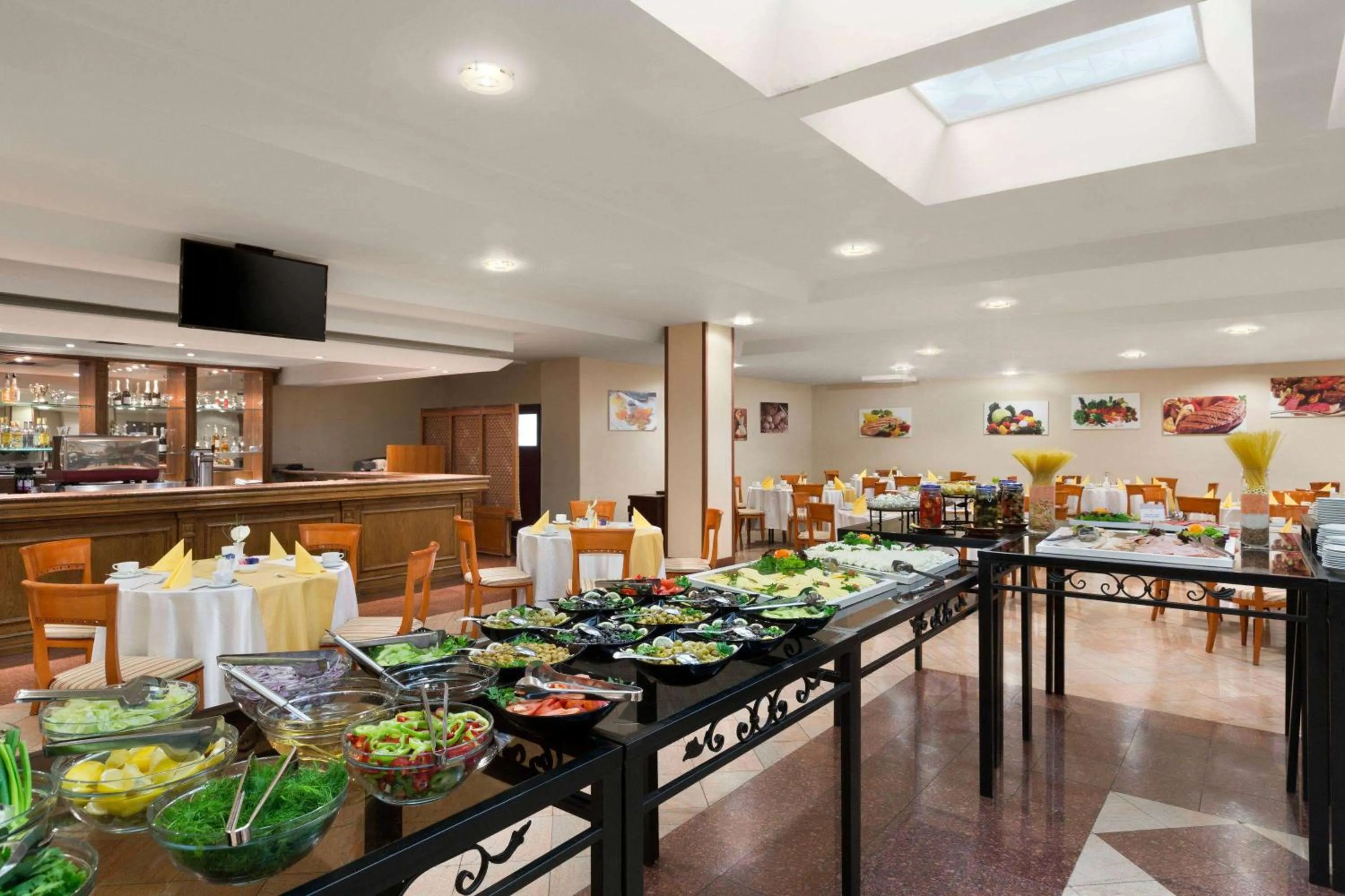 Restaurant/places to eat in Ramada by Wyndham Sofia City Center