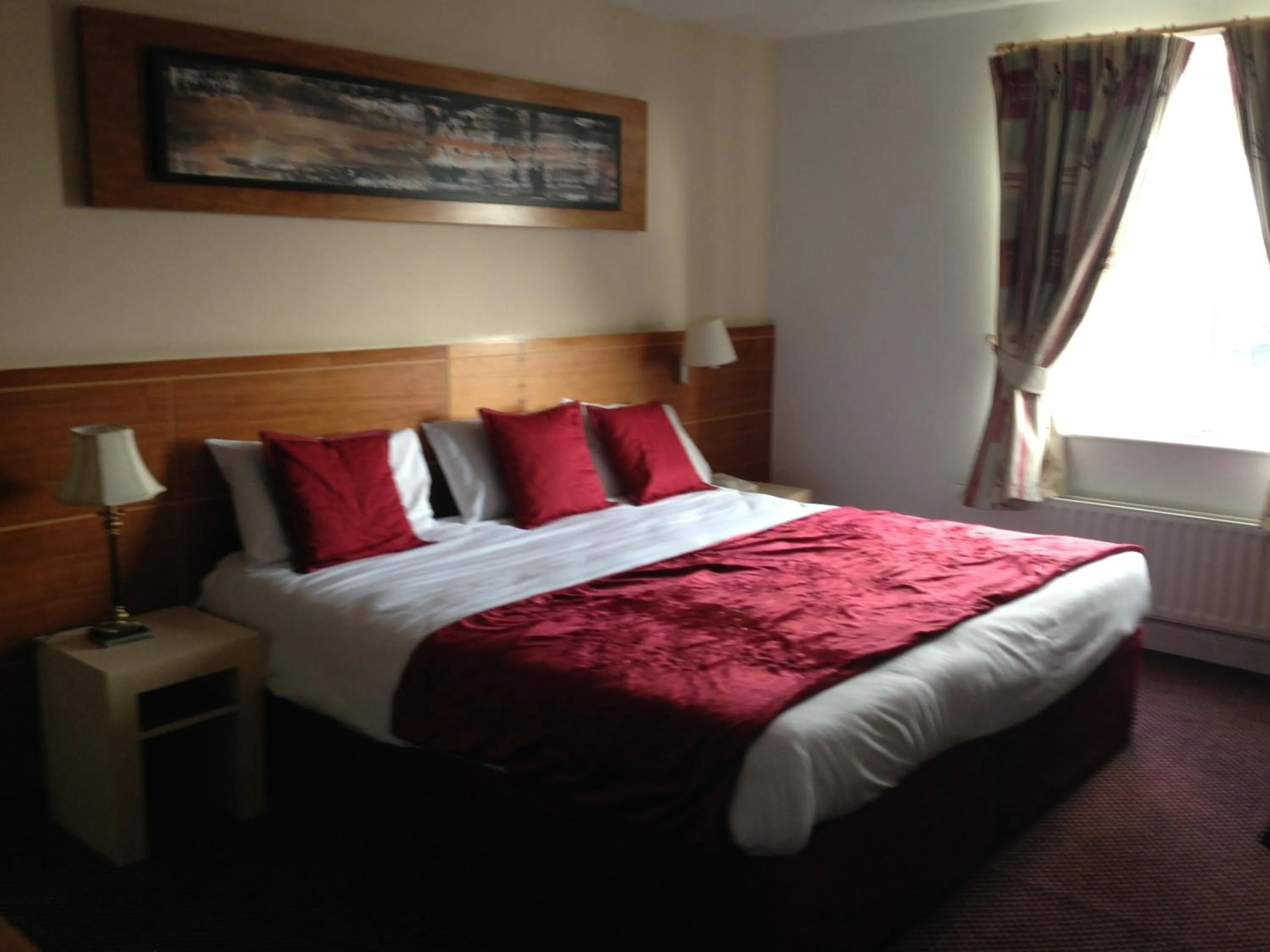 Bed in Ashbourne House Hotel