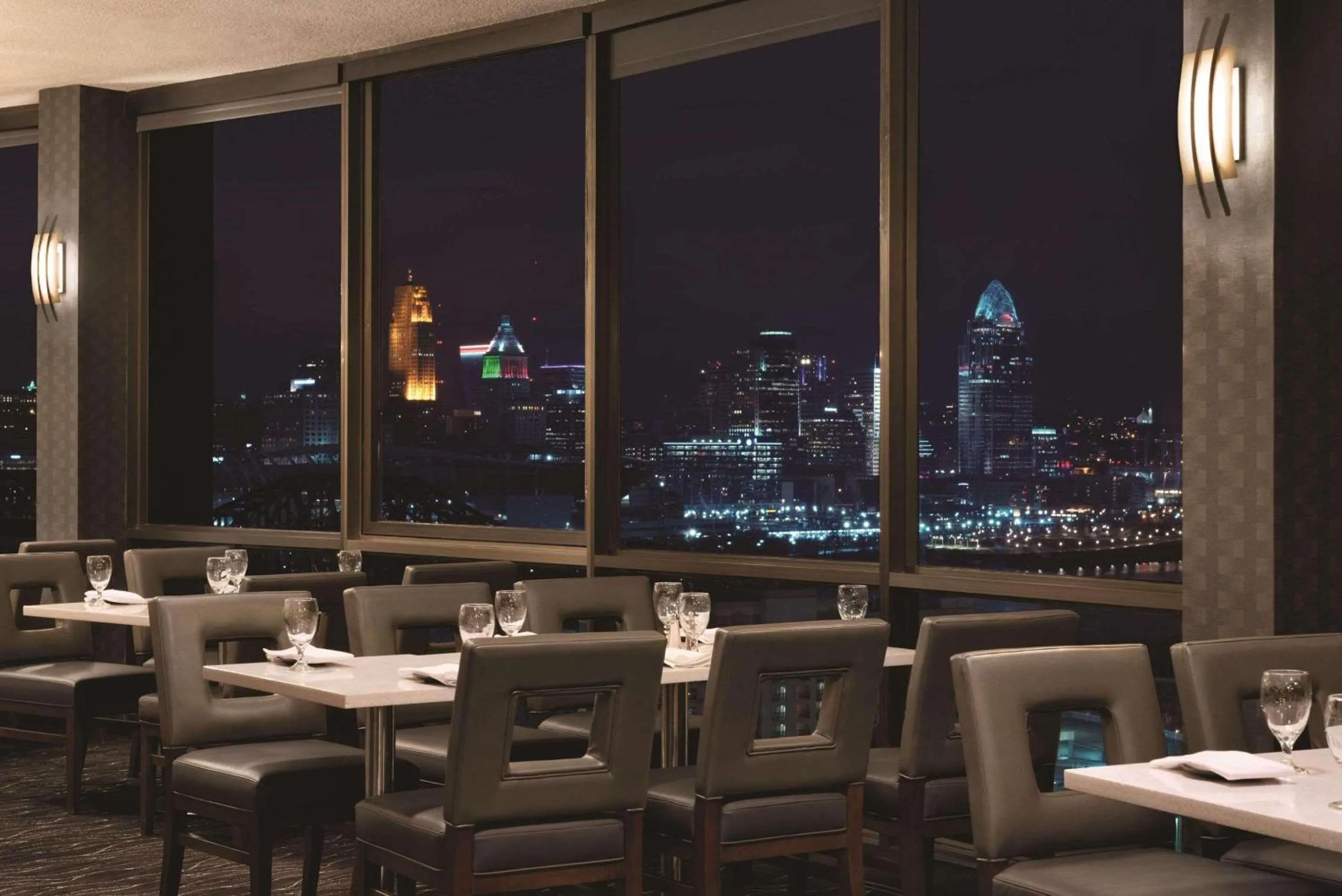 Restaurant/places to eat in Radisson Hotel Cincinnati Riverfront