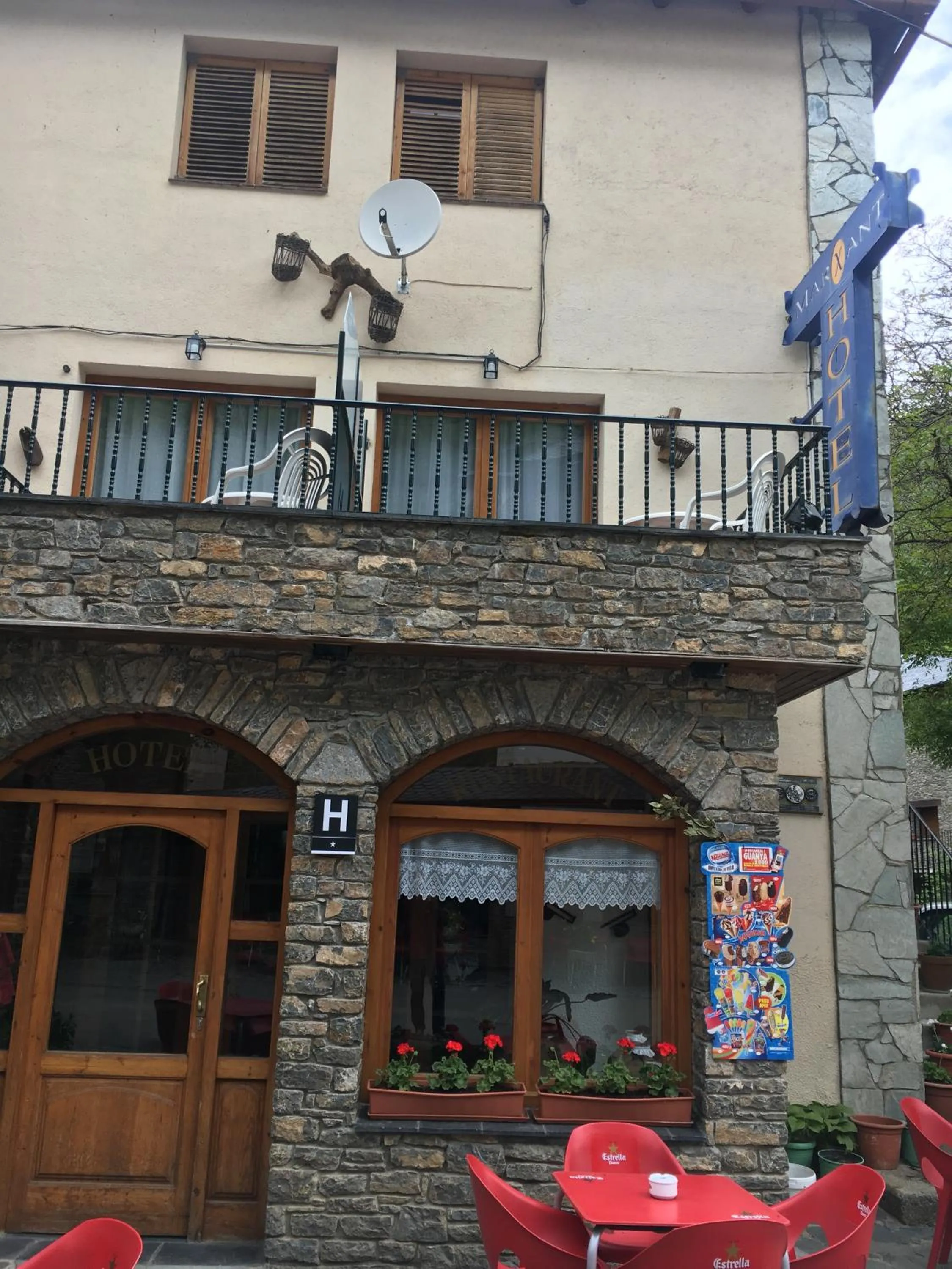 Property building in Hotel Marxant