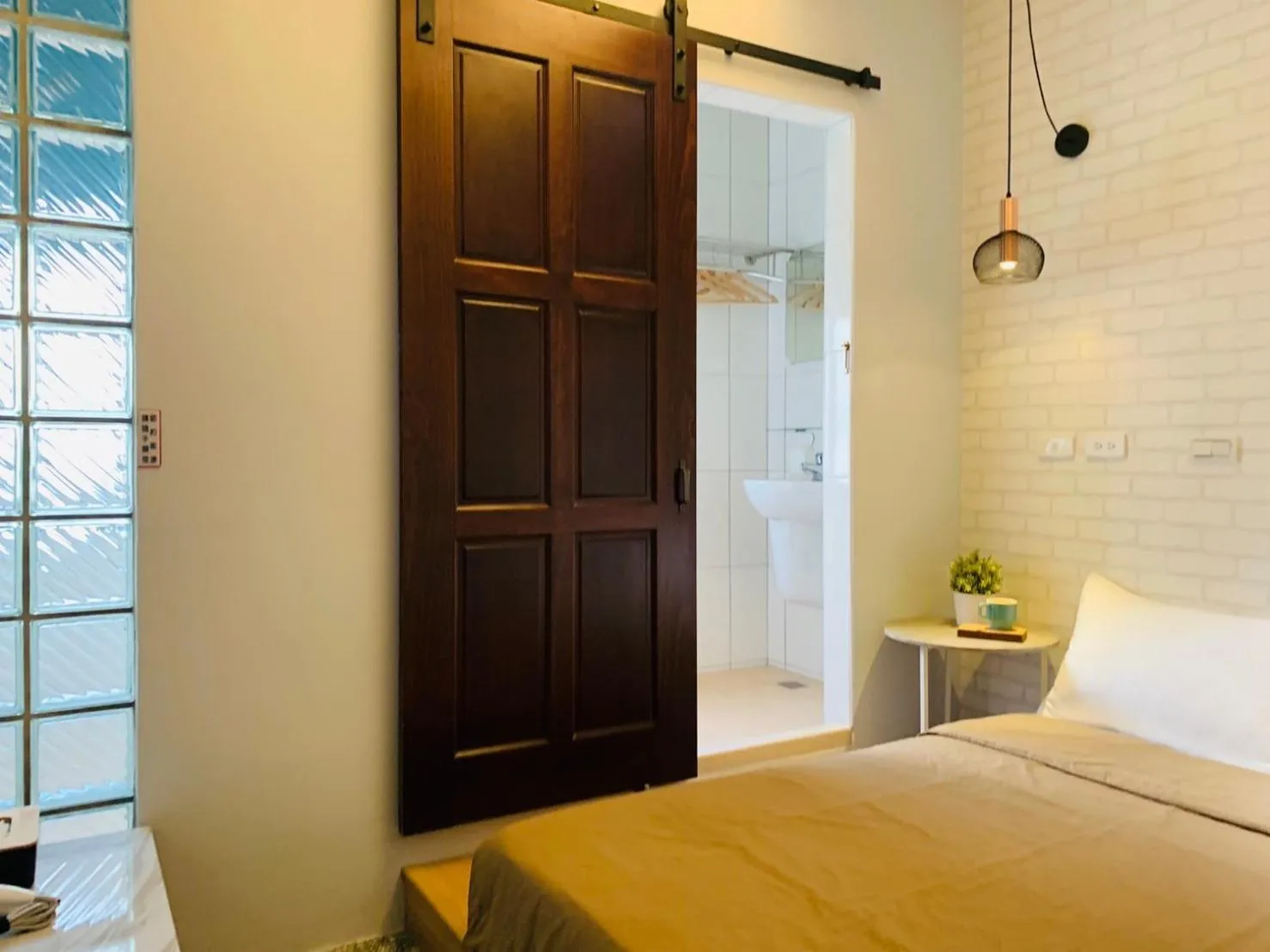 Bathroom, Bed in OYAJI Guesthouse 歐野基民家宿泊