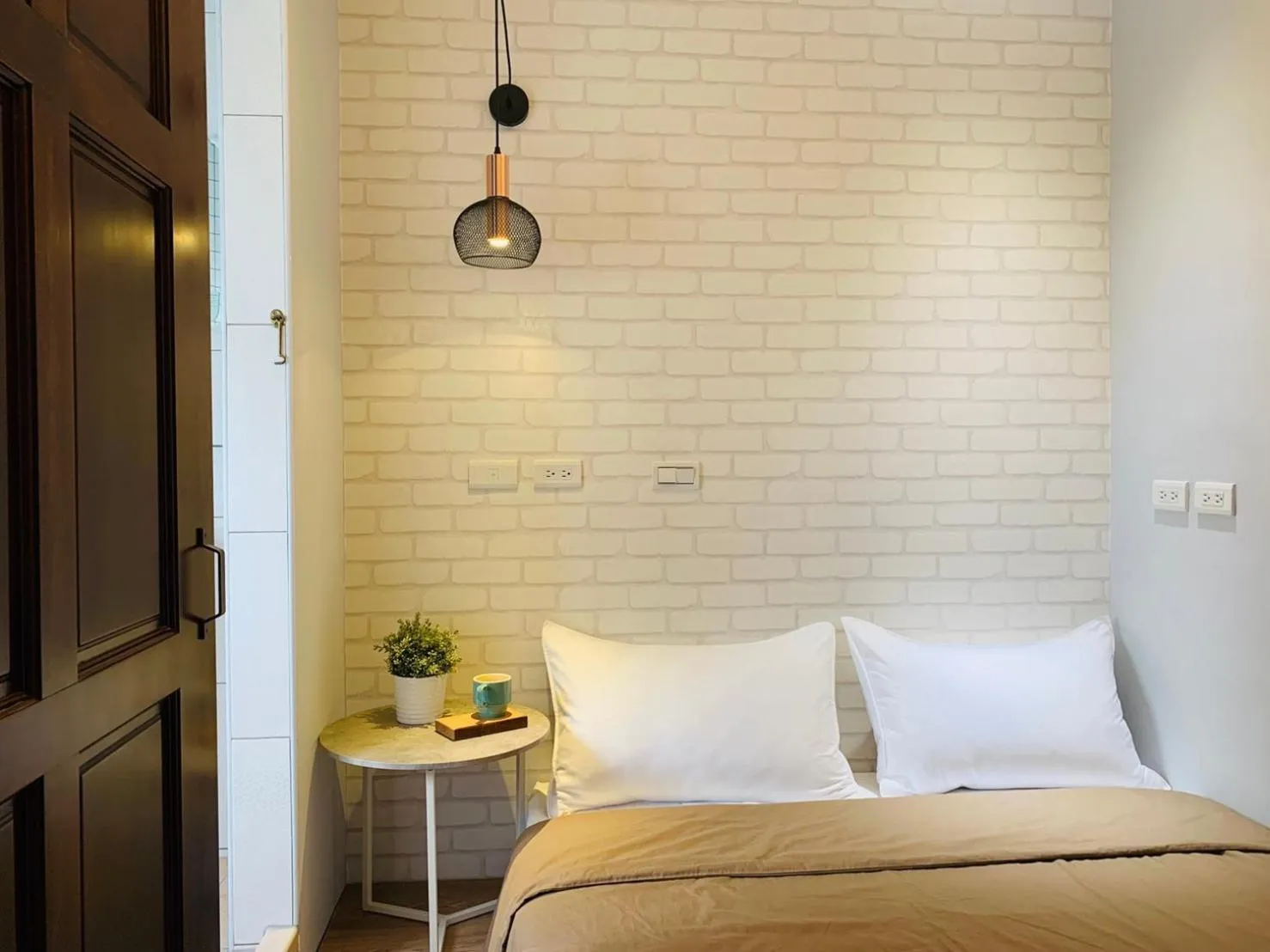 Photo of the whole room, Bed in OYAJI Guesthouse 歐野基民家宿泊