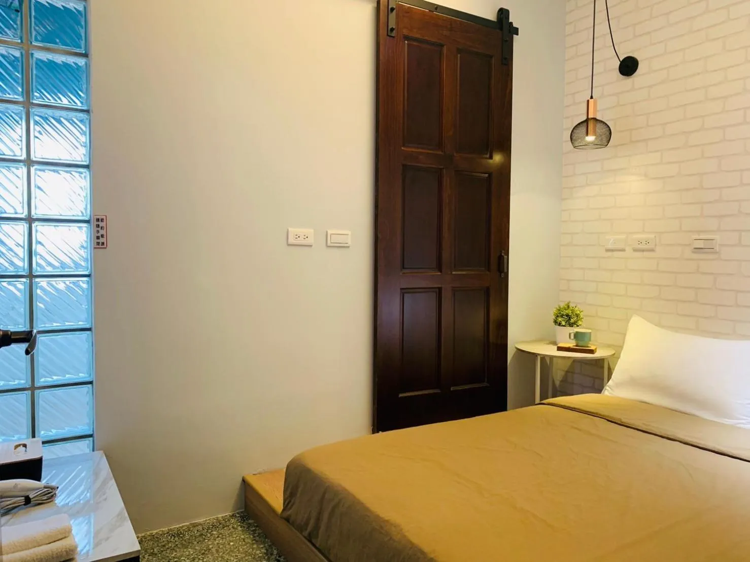 Photo of the whole room, Bed in OYAJI Guesthouse 歐野基民家宿泊