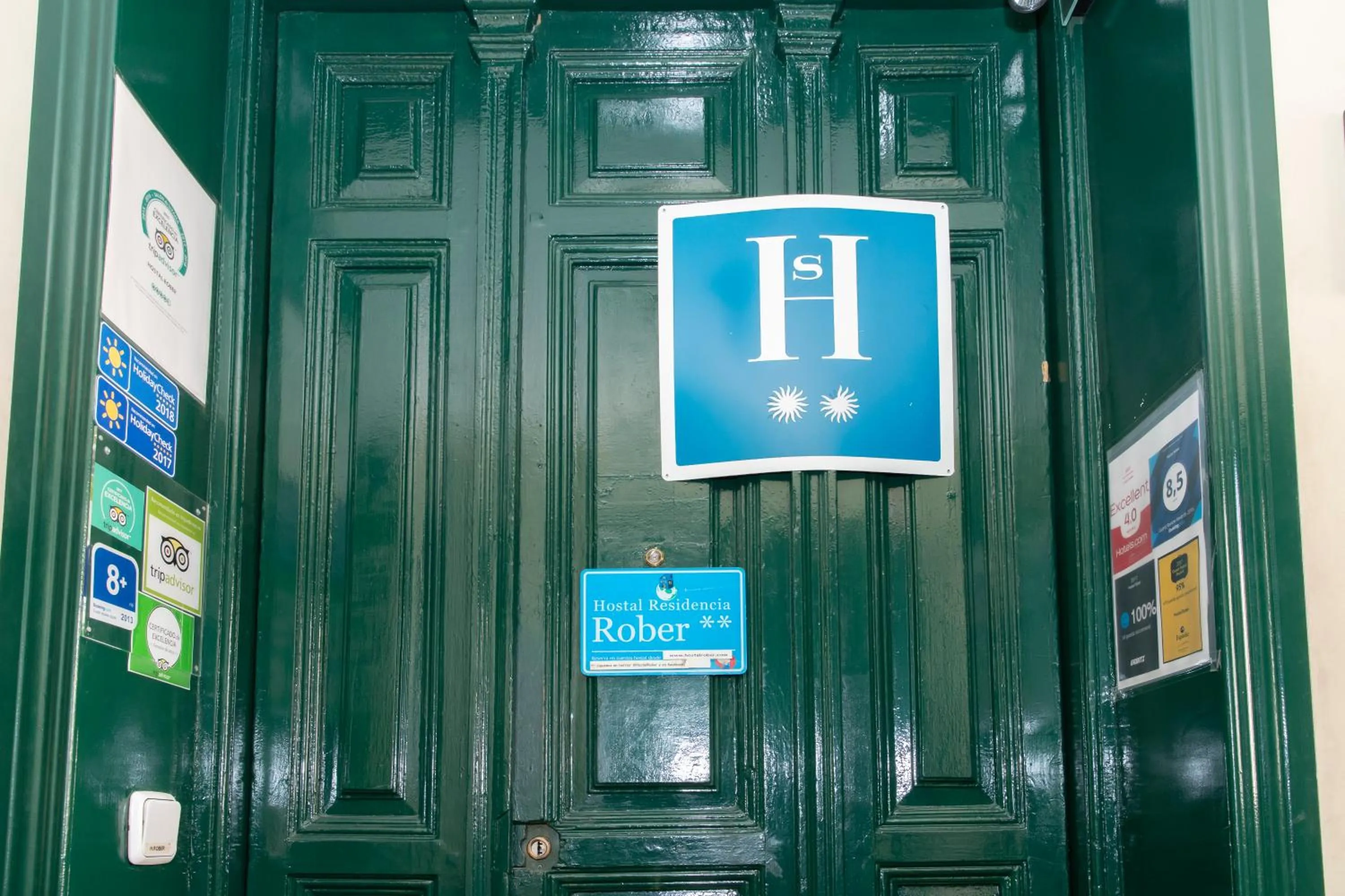 Facade/entrance in Hostal Rober