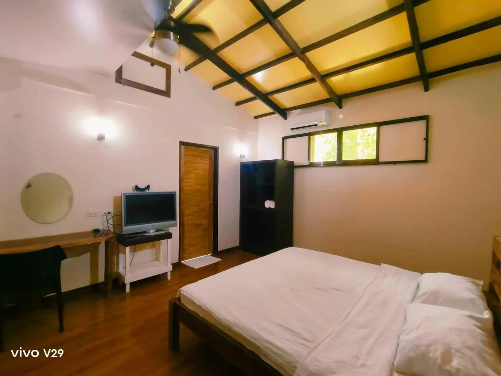 Photo of the whole room, Bed in Rene's Resort