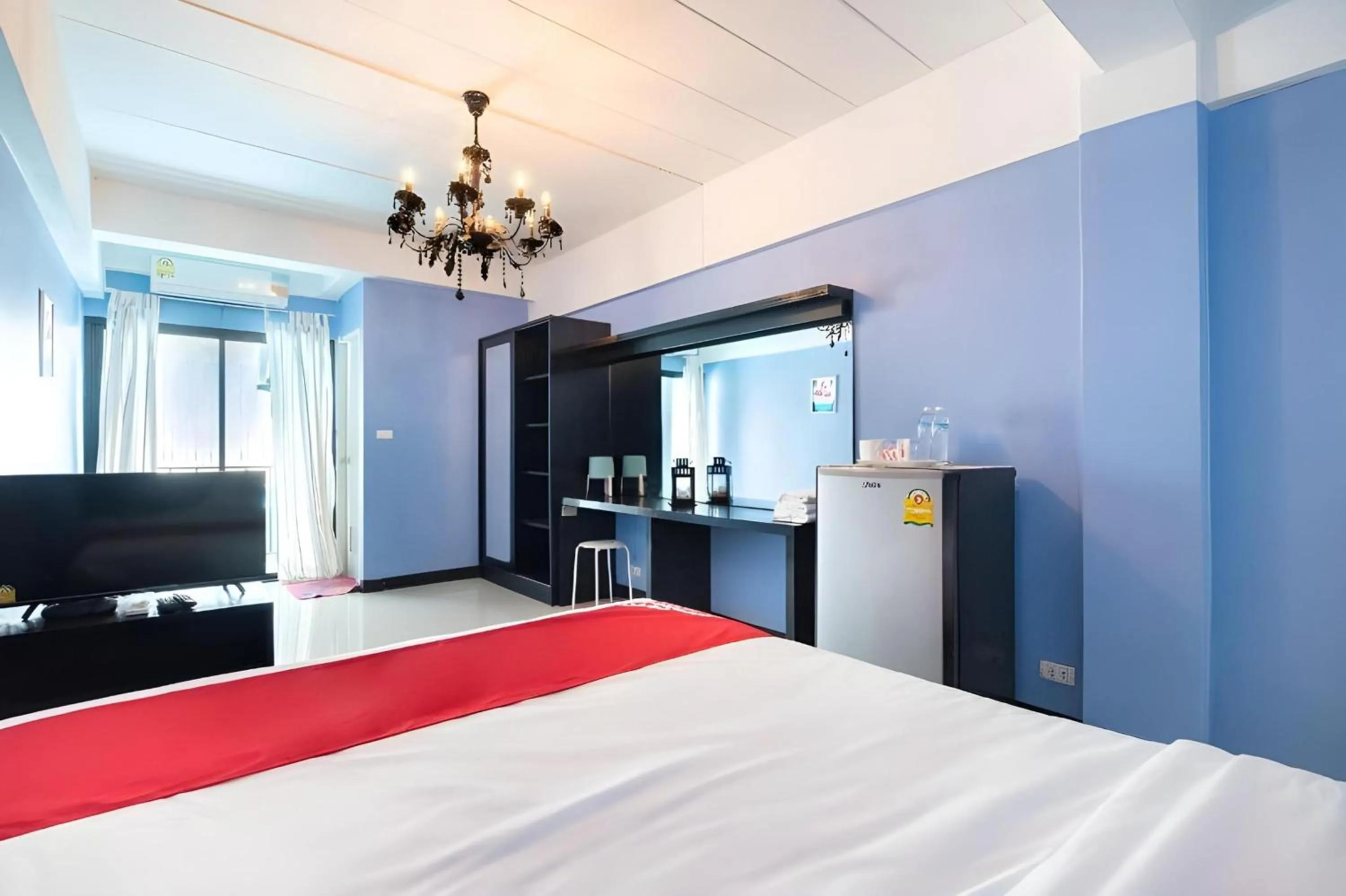 Photo of the whole room, Bed in Super OYO 427 Chill Apartment