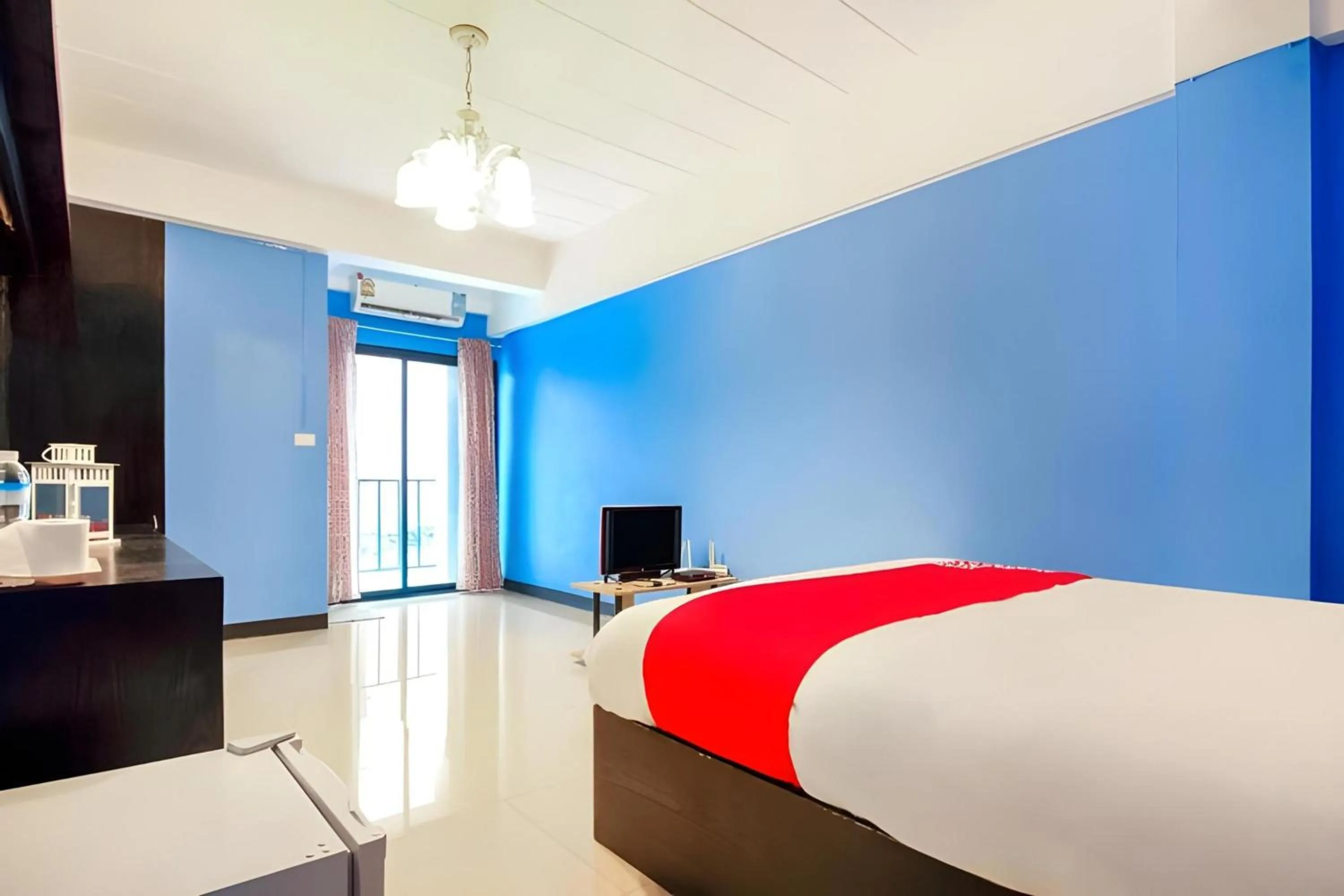 Photo of the whole room, Bed in Super OYO 427 Chill Apartment