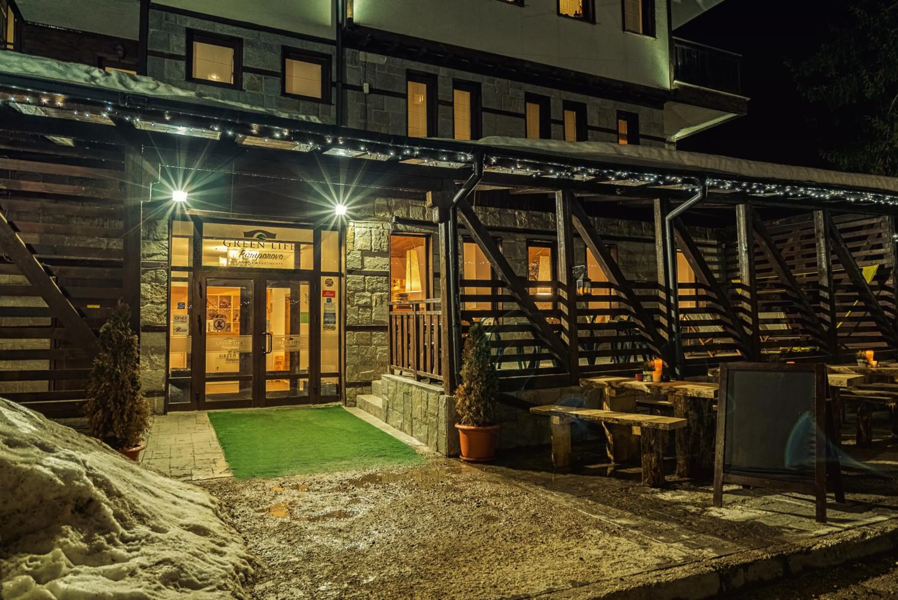 Facade/entrance in Green Life Family Apartments Pamporovo