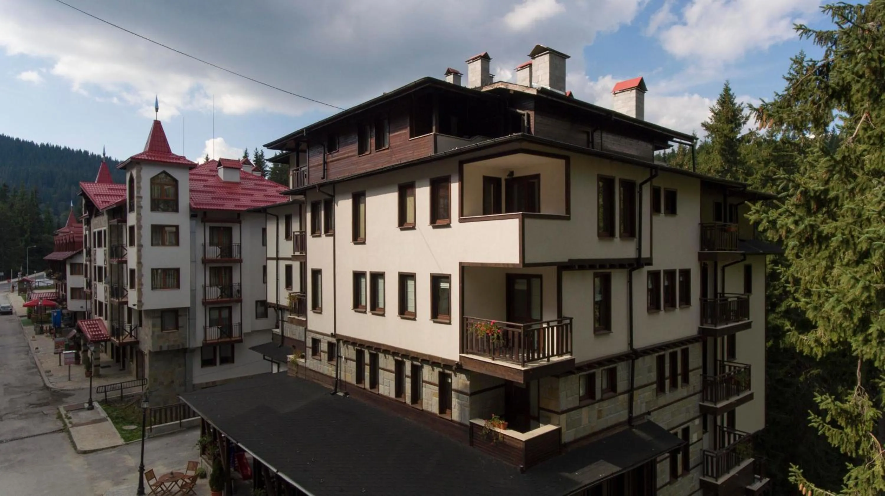 Property building in Green Life Family Apartments Pamporovo