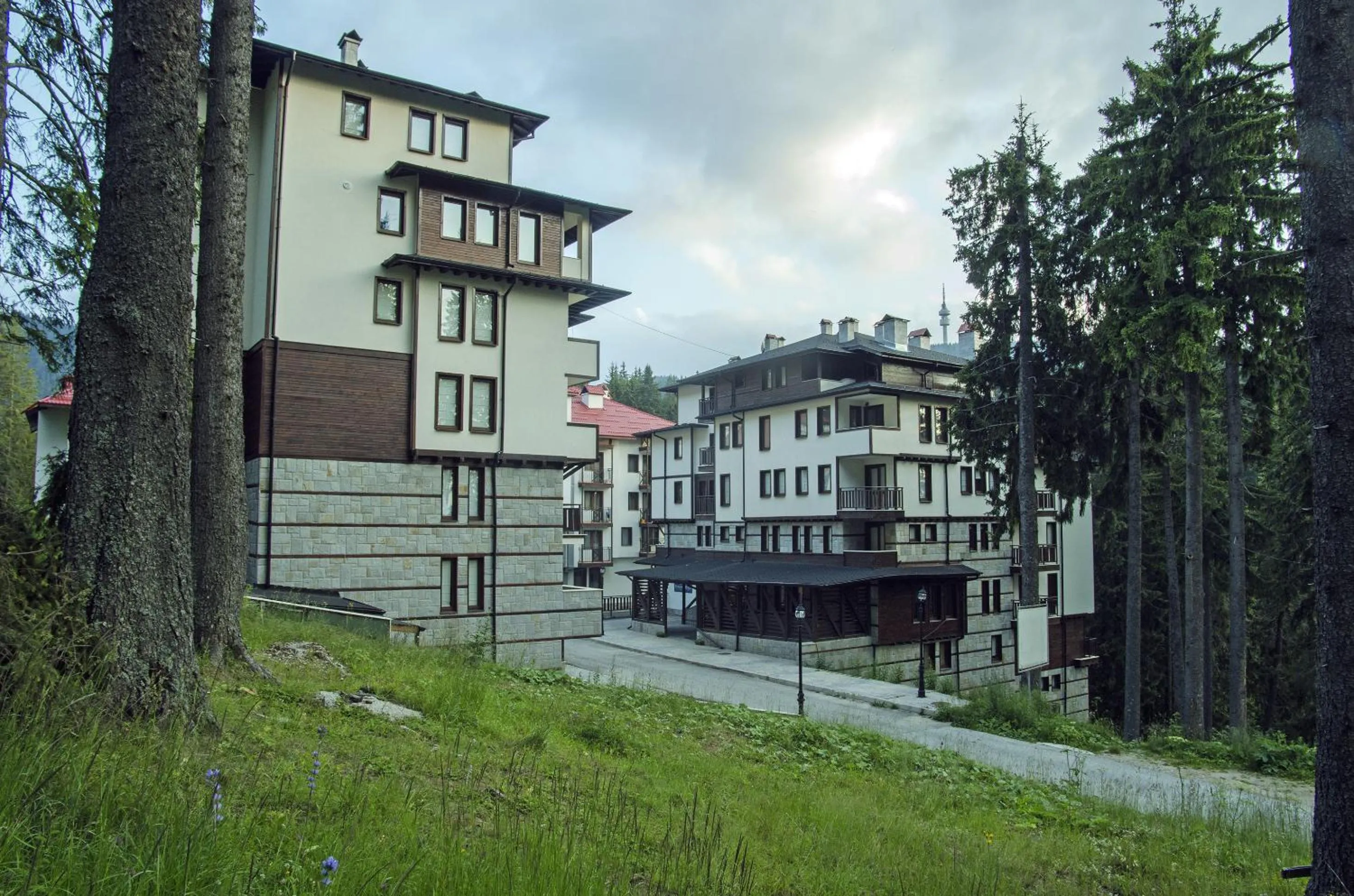 Property building in Green Life Family Apartments Pamporovo