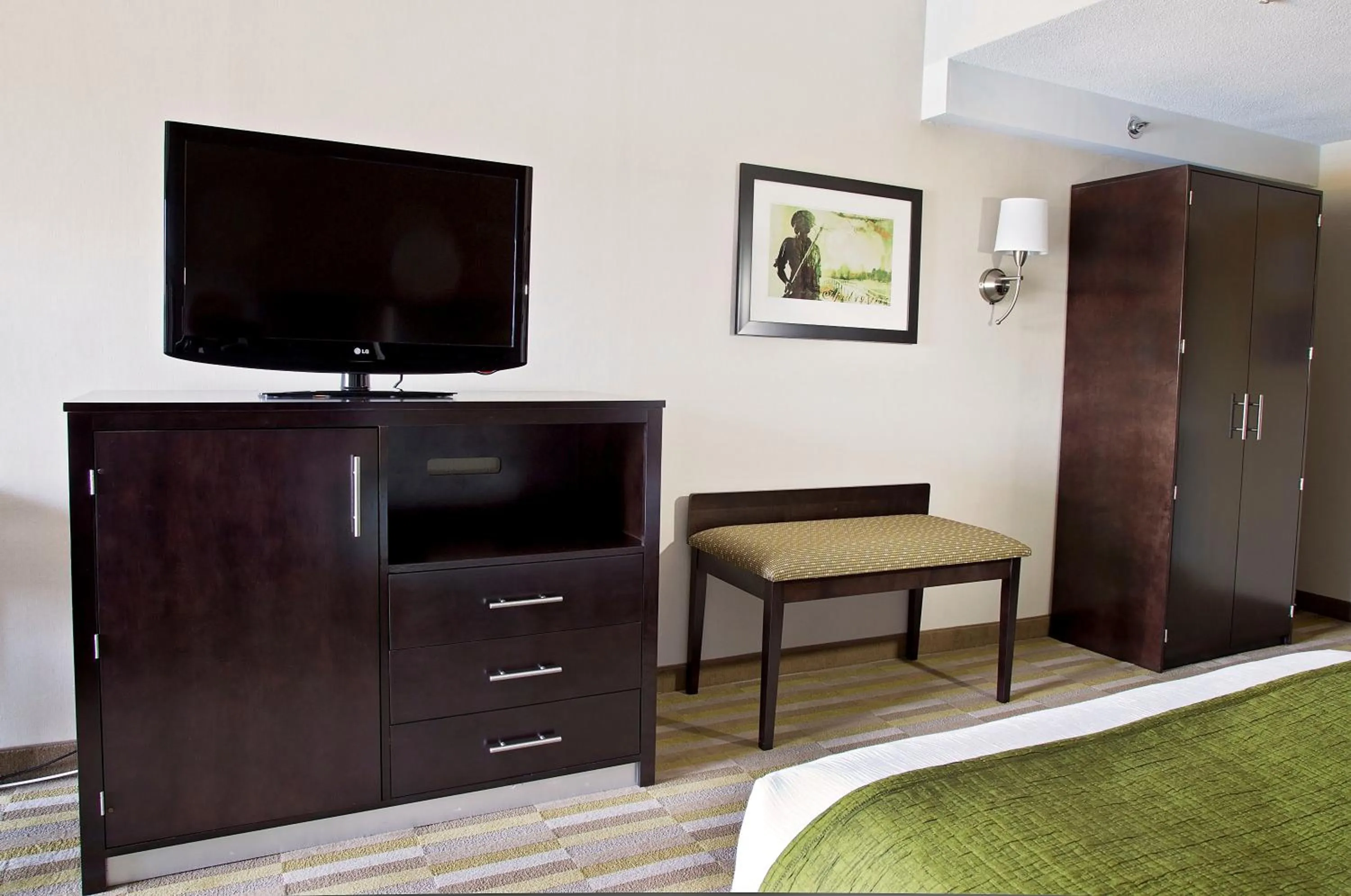 TV and multimedia, TV/Entertainment Center in Best Western at Historic Concord
