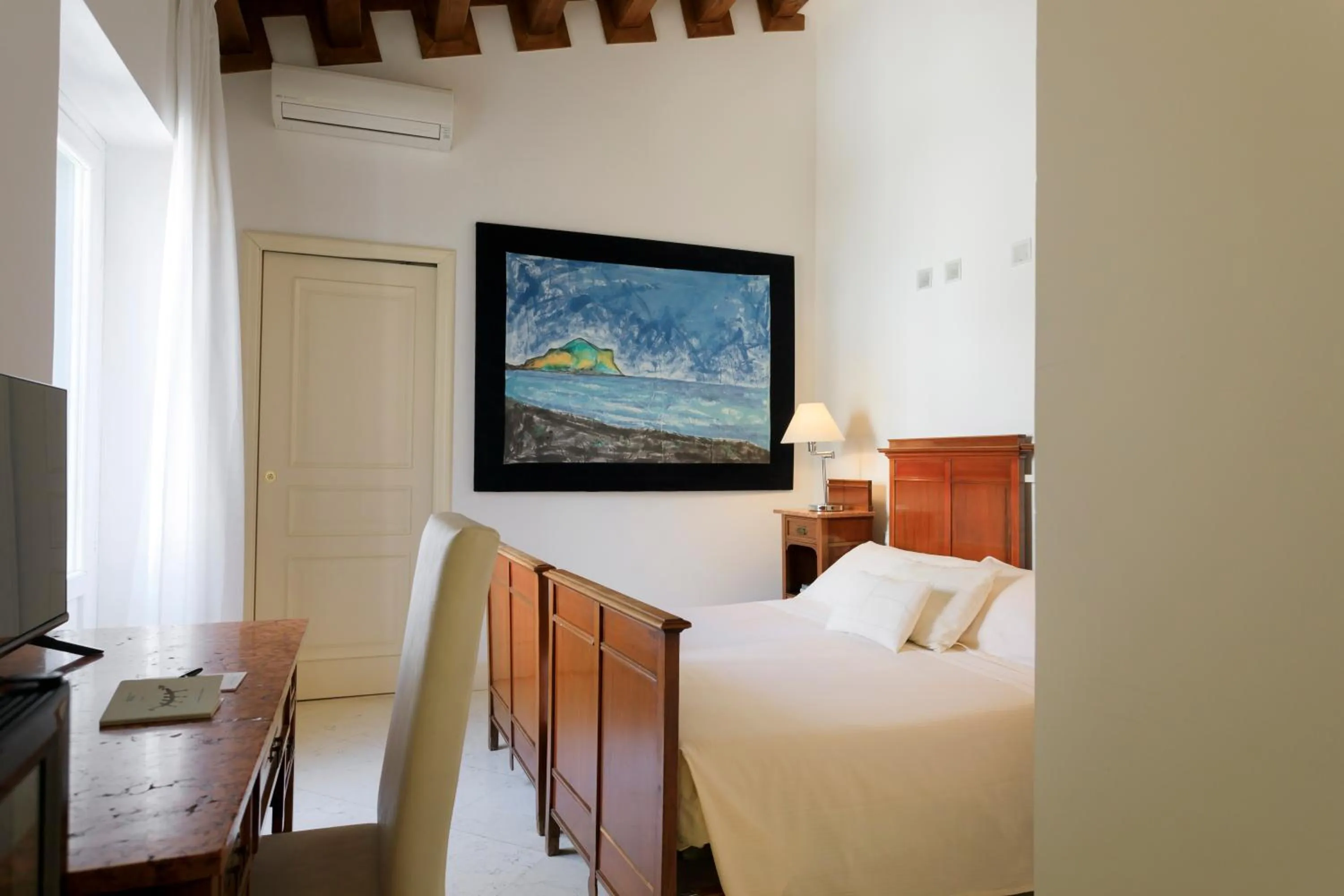 Bed in Palazzo Brunaccini Boutique Hotel