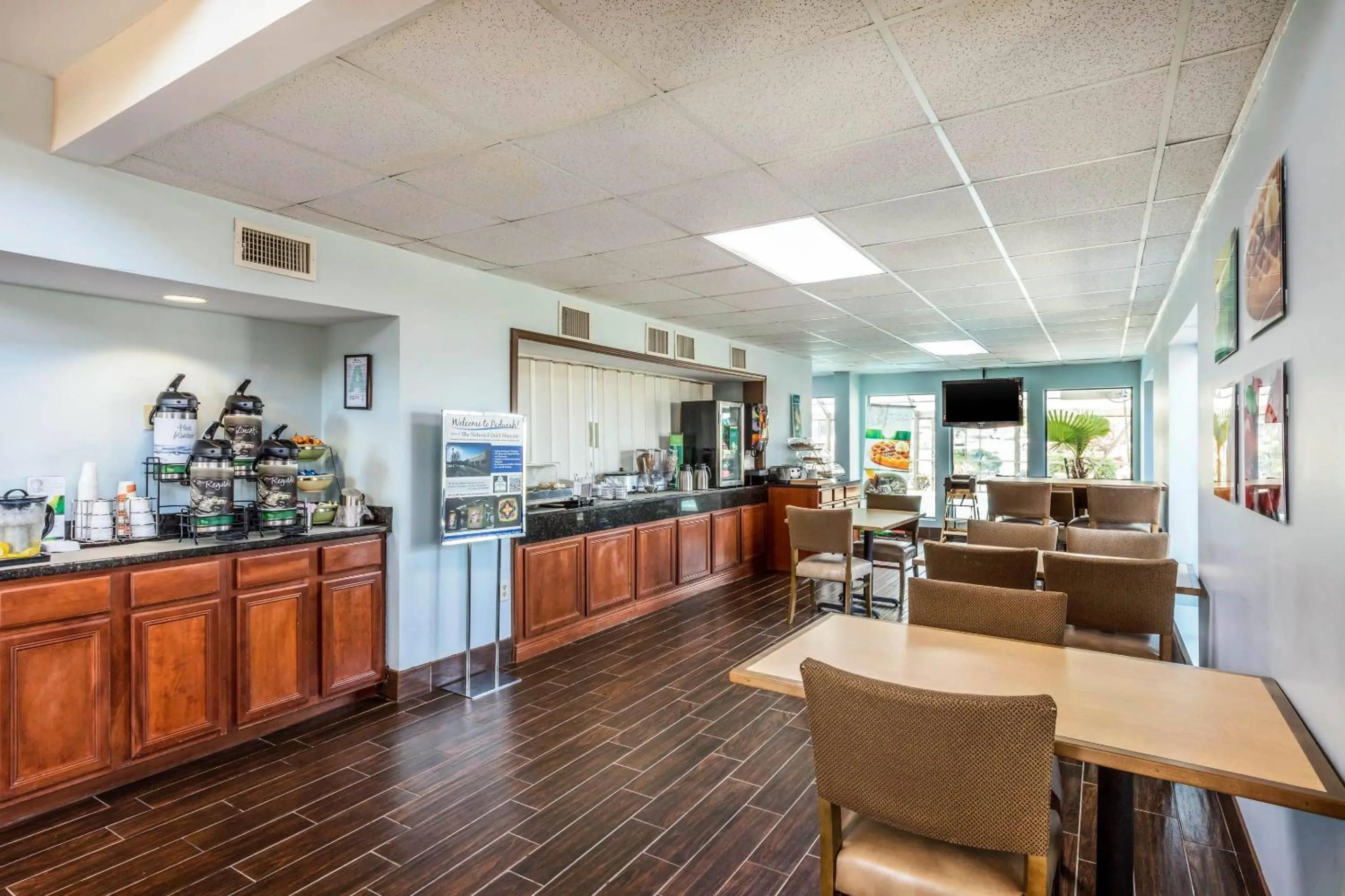 Breakfast in Quality Suites Paducah I-24
