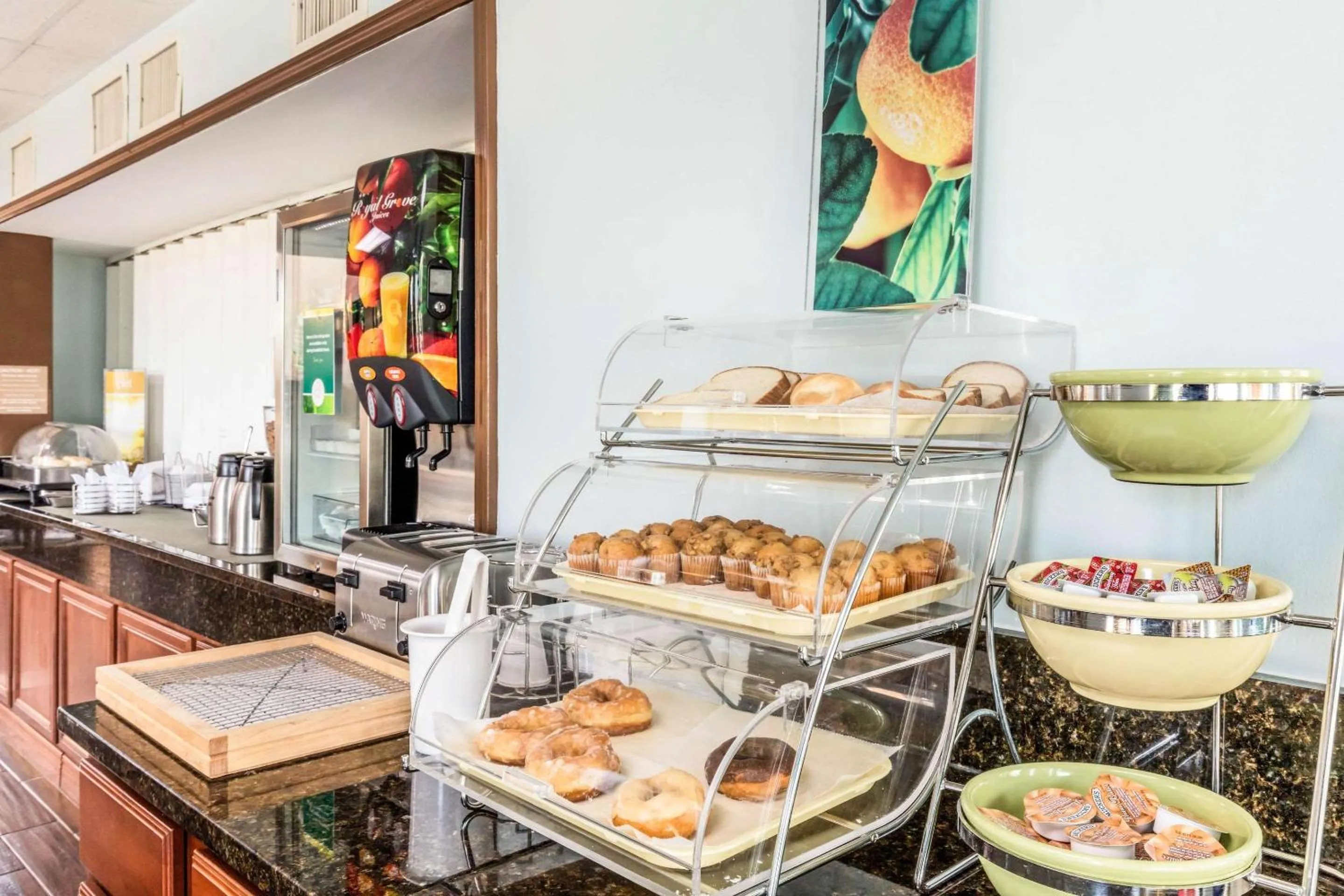 Restaurant/places to eat in Quality Suites Paducah I-24