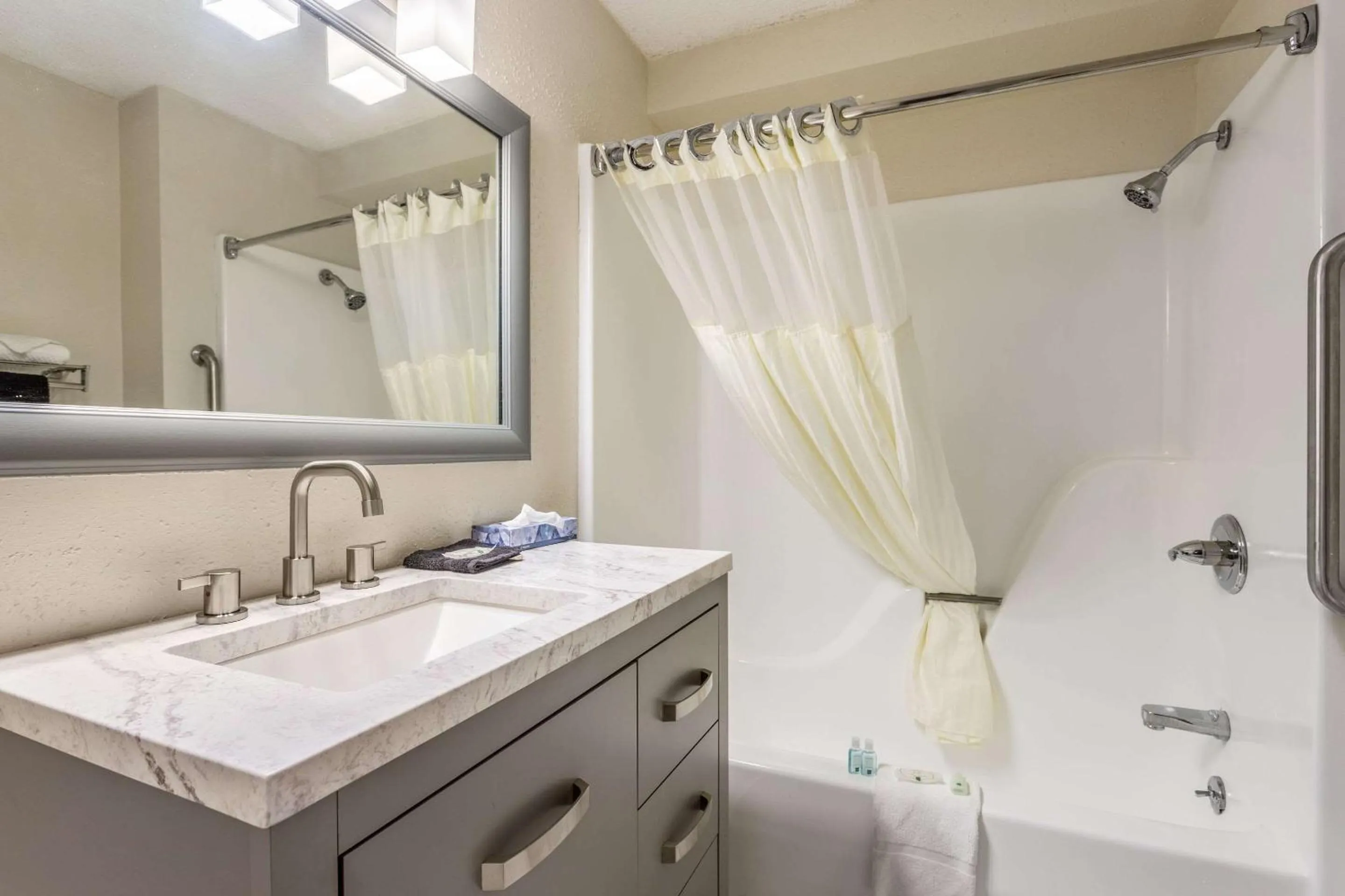 Bedroom in Quality Inn Branson On the Strip