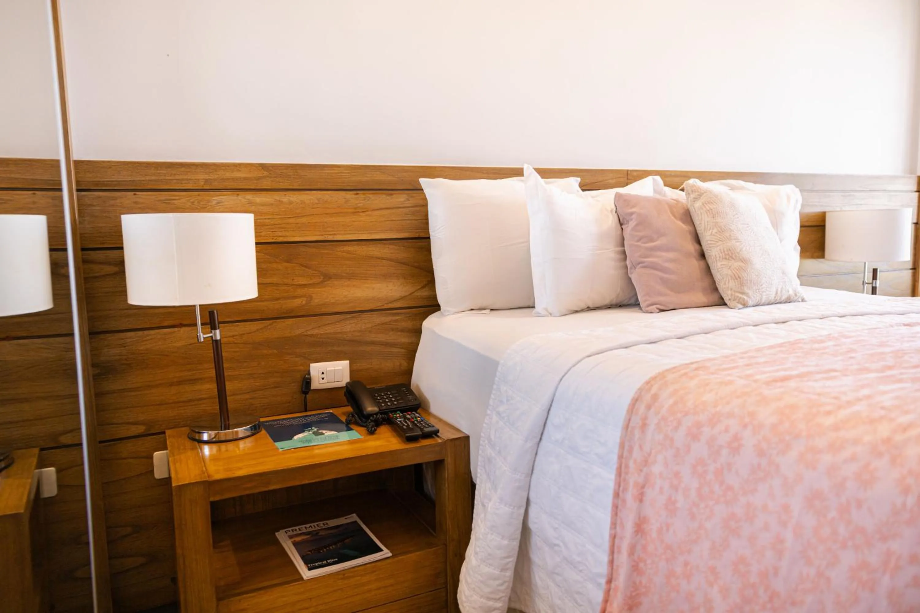 Bed in Hotel Le Pelican