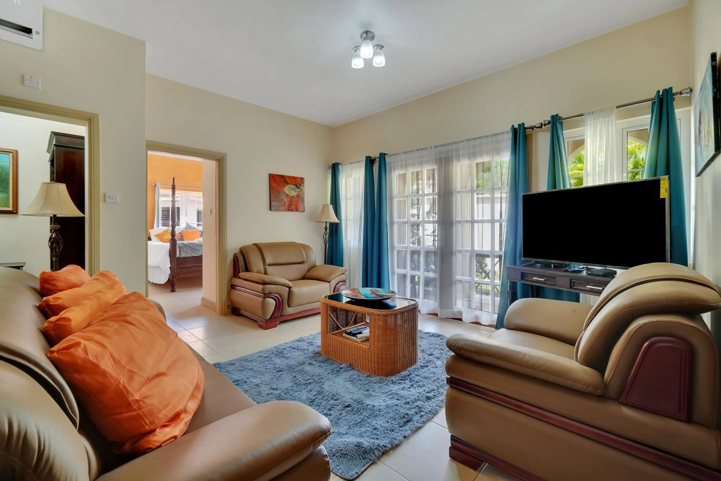 TV and multimedia in Mandela Court Suites Grenada