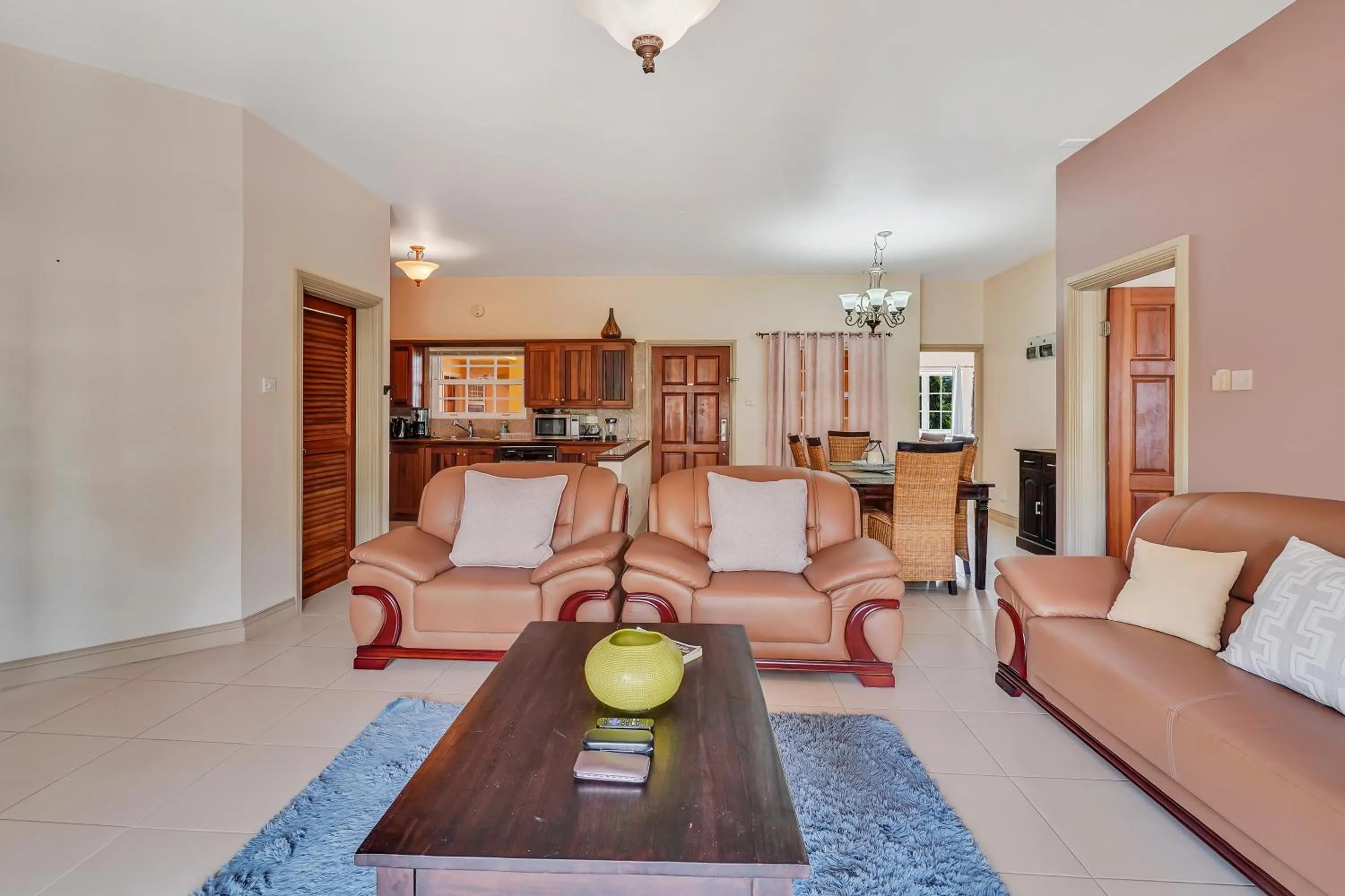 TV and multimedia in Mandela Court Suites Grenada