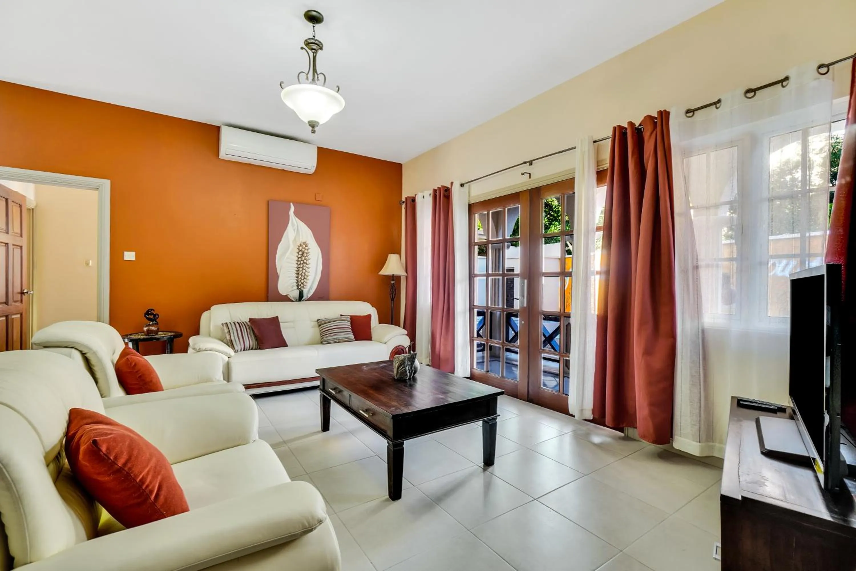 TV and multimedia in Mandela Court Suites Grenada