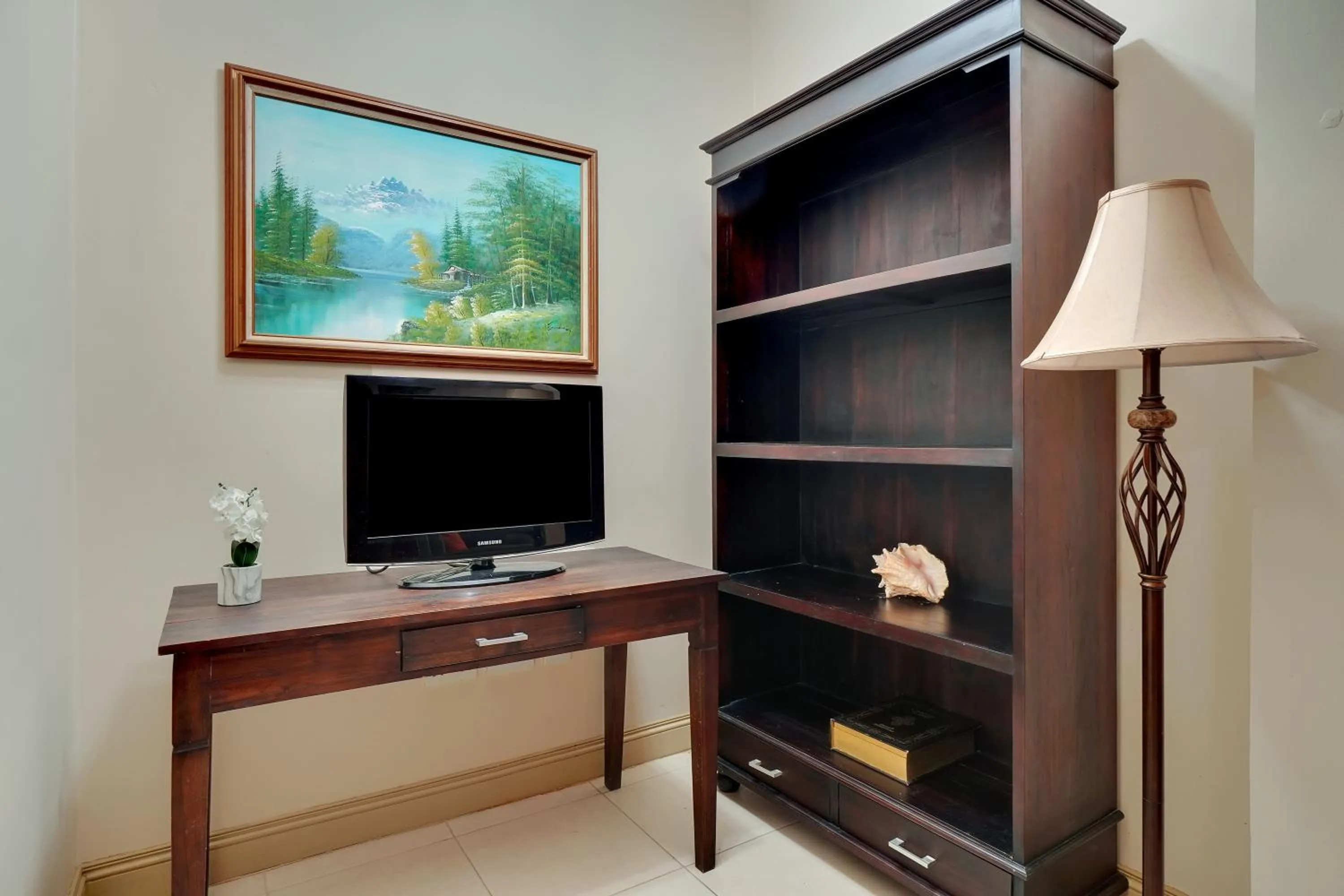 TV and multimedia in Mandela Court Suites Grenada