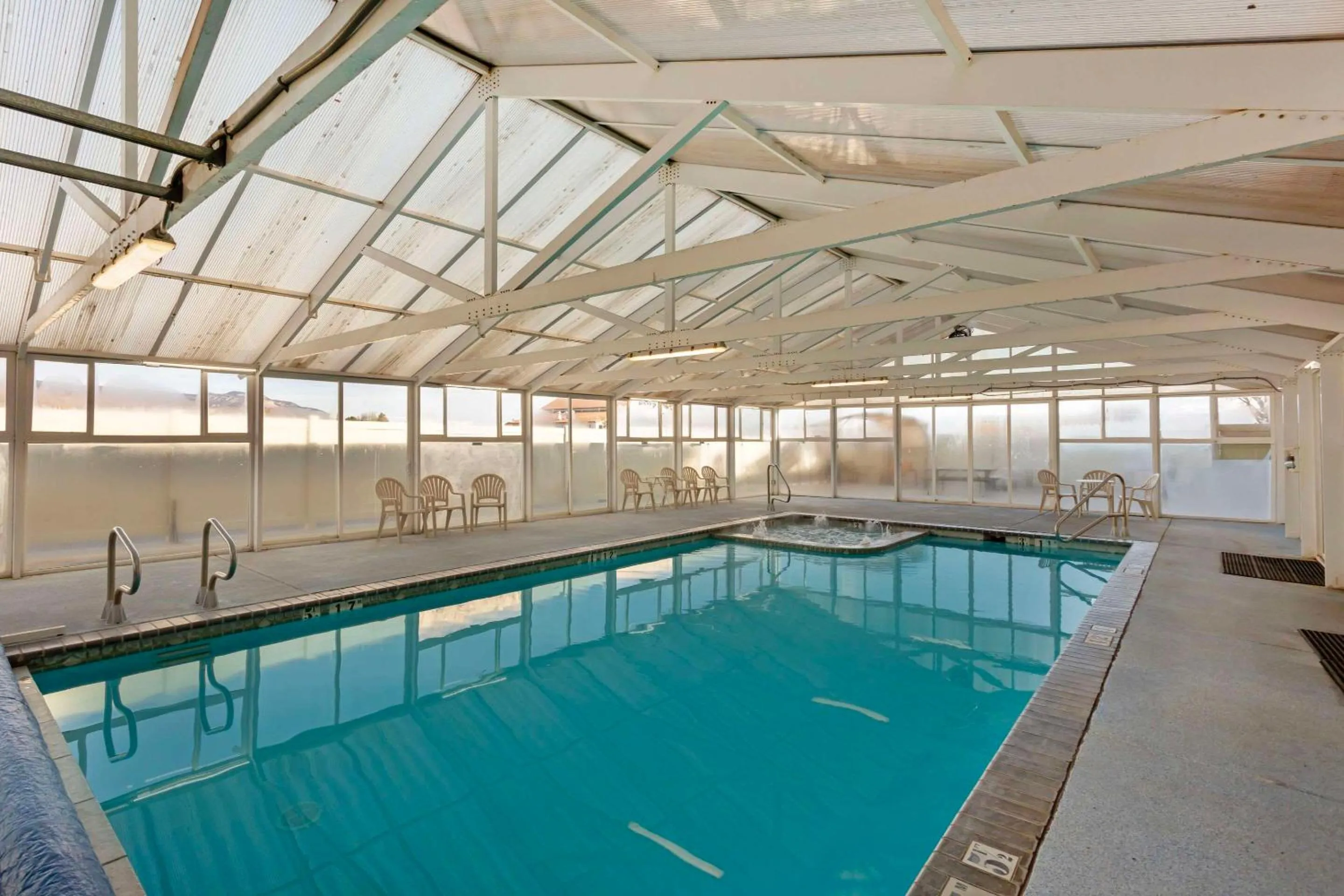 Swimming pool in Comfort Inn Richfield I-70