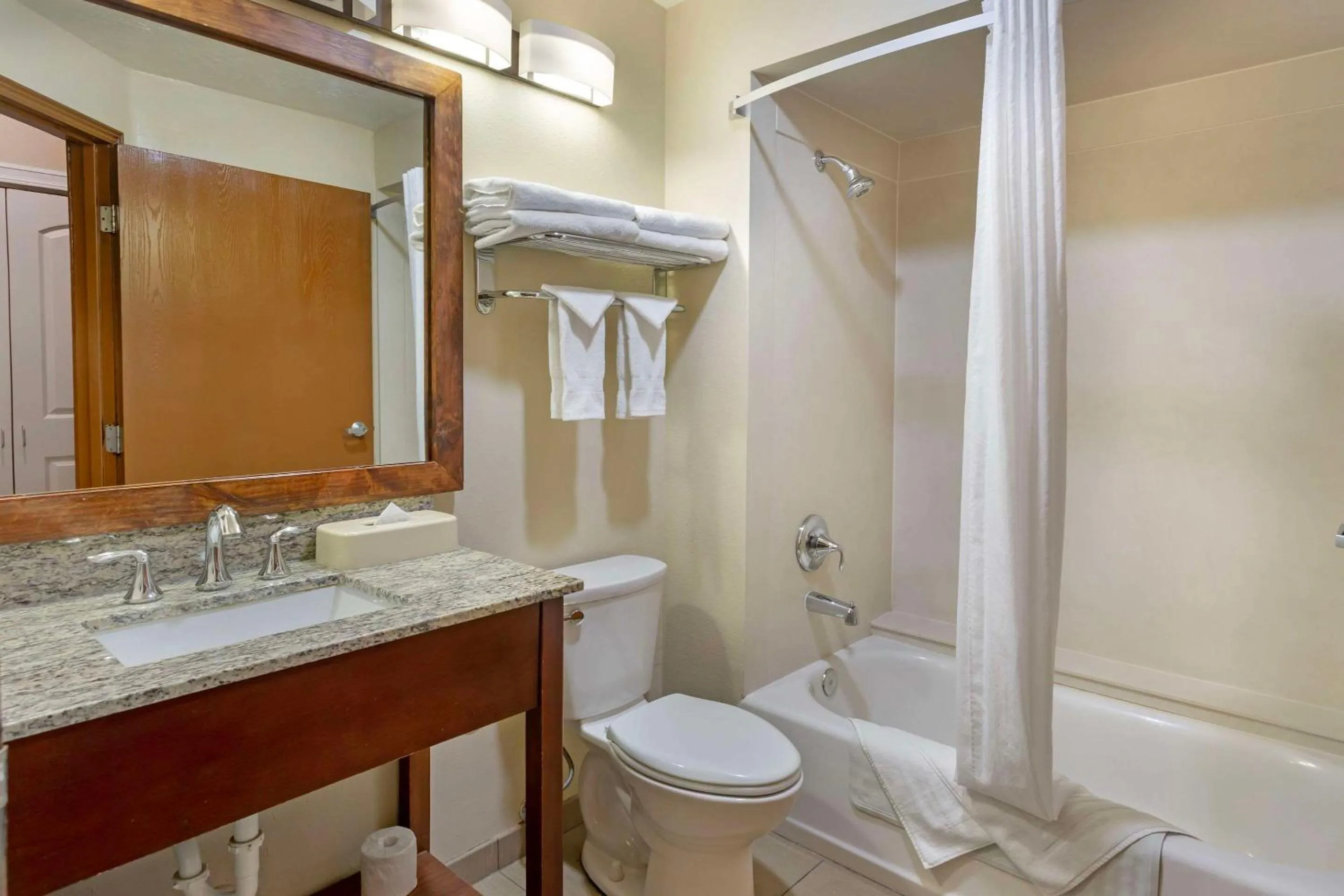 Bedroom in Comfort Inn Richfield I-70