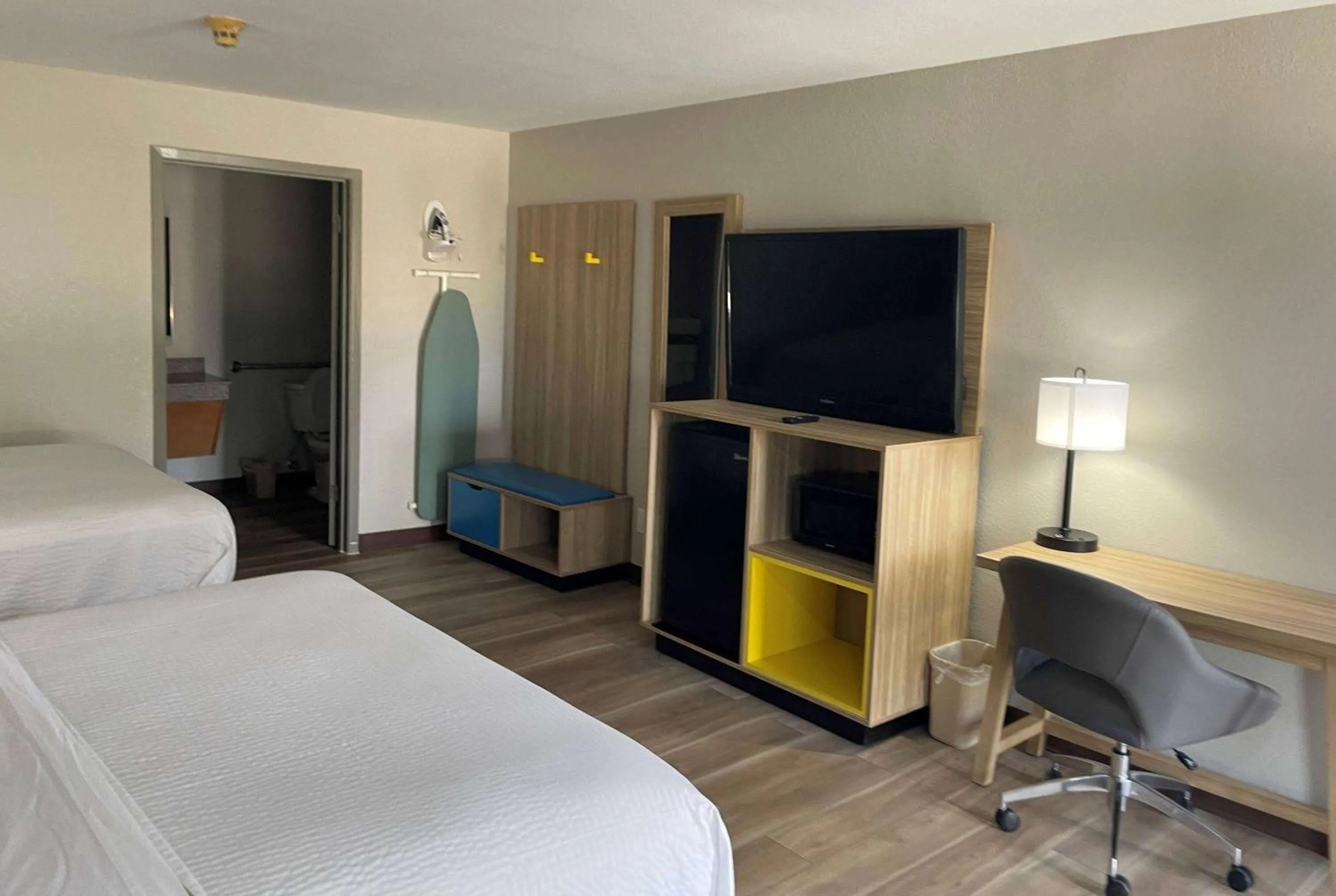 Photo of the whole room, Bed in Days Inn by Wyndham New Braunfels