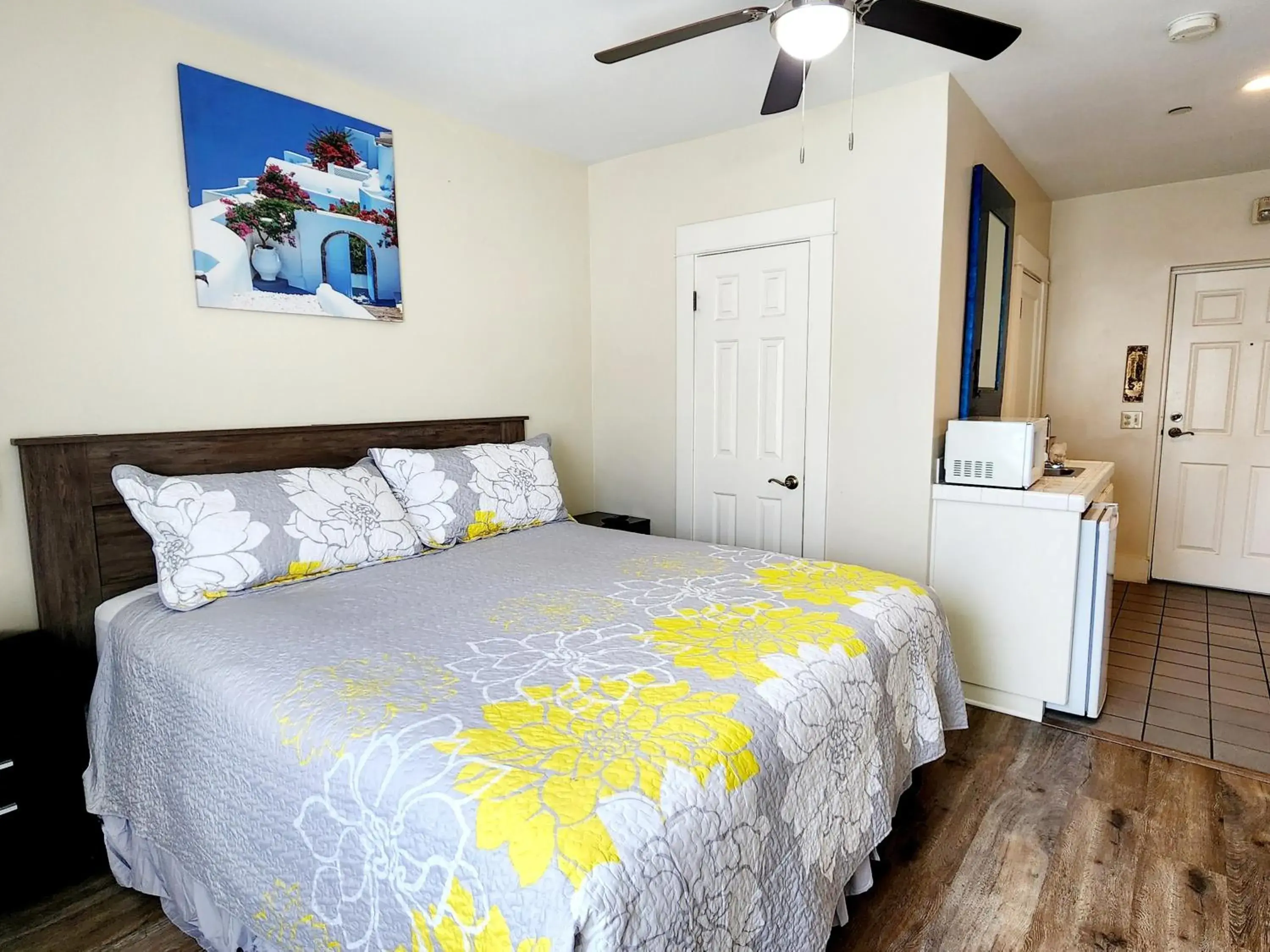 Standard King Room in Santa Paula Inn Standard King Room in Santa Paula Inn