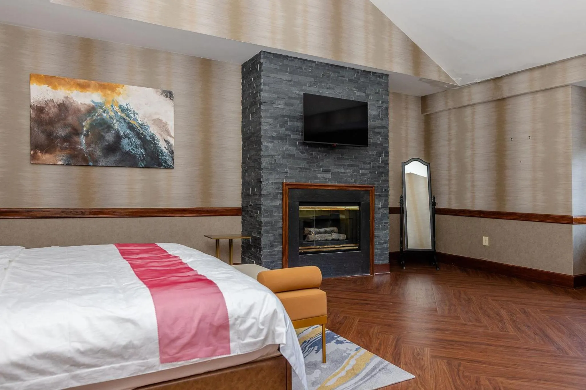 Bed in Chateau Merrimack Hotel & Spa