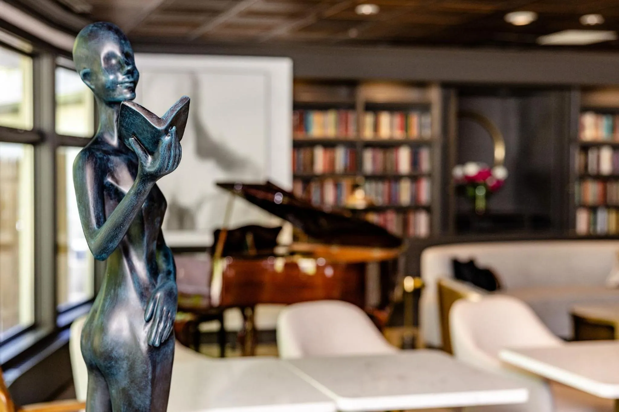 Communal lounge/ TV room in Chateau Merrimack Hotel & Spa