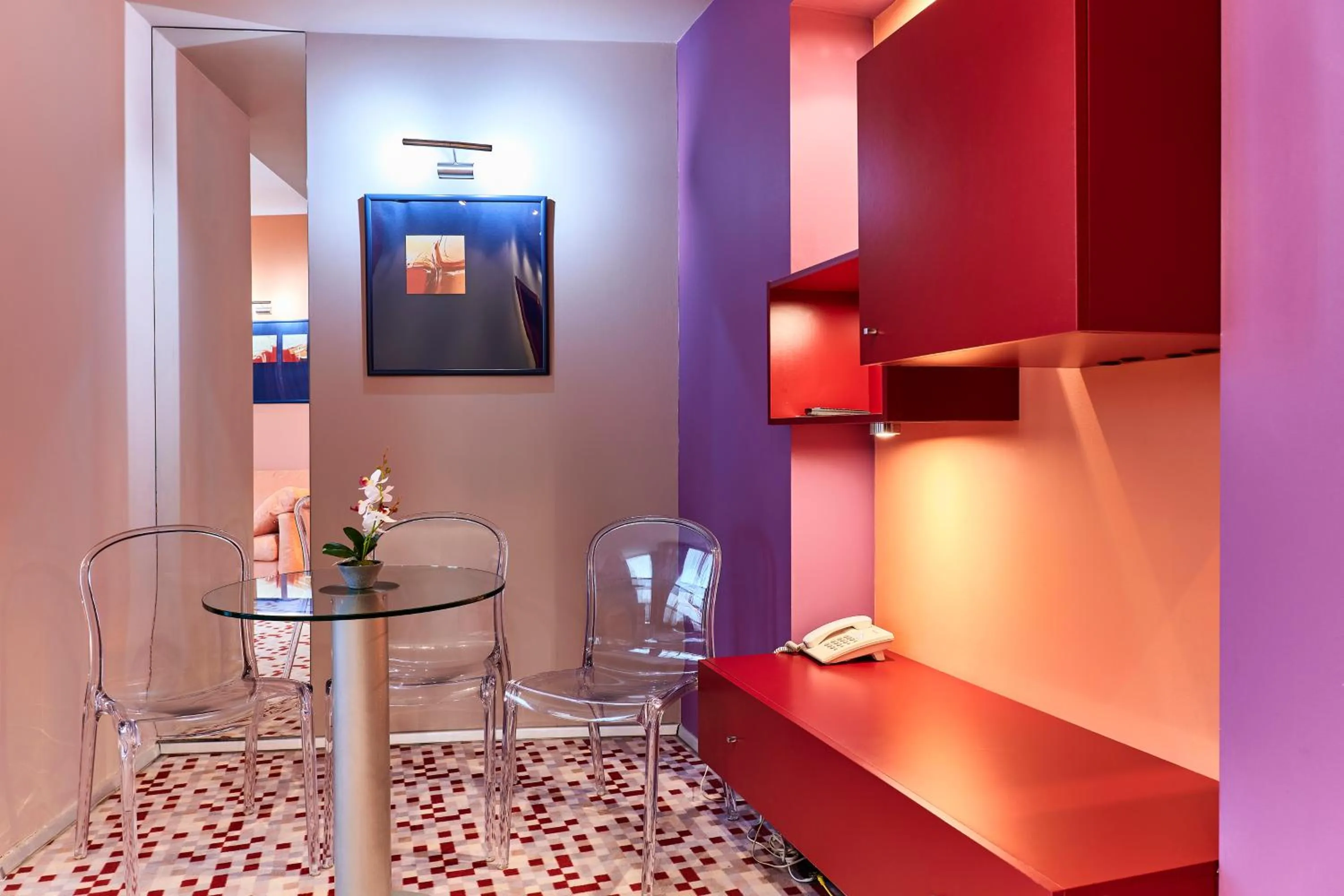 Communal lounge/ TV room in Monet Hotel