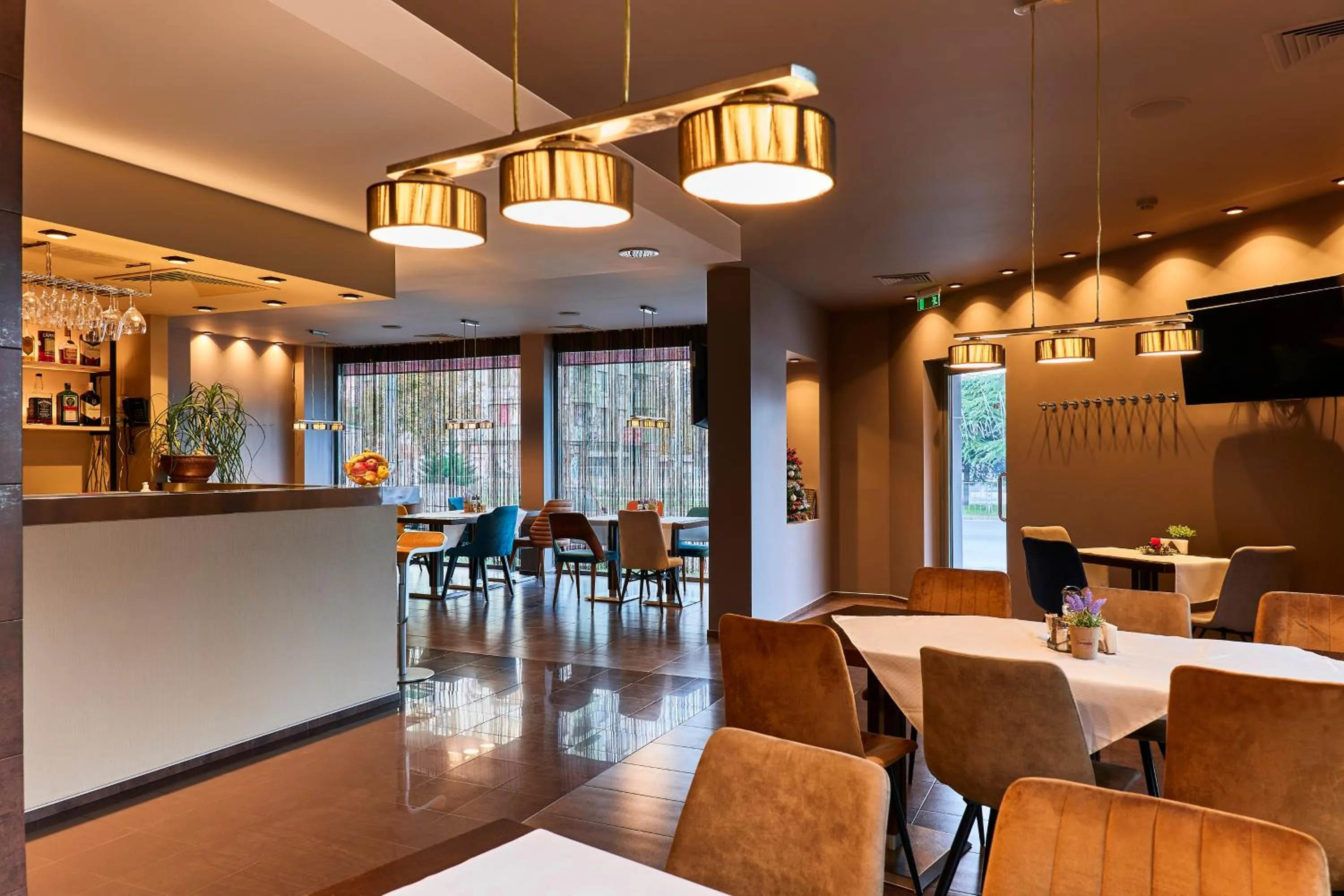 Restaurant/places to eat in Monet Hotel