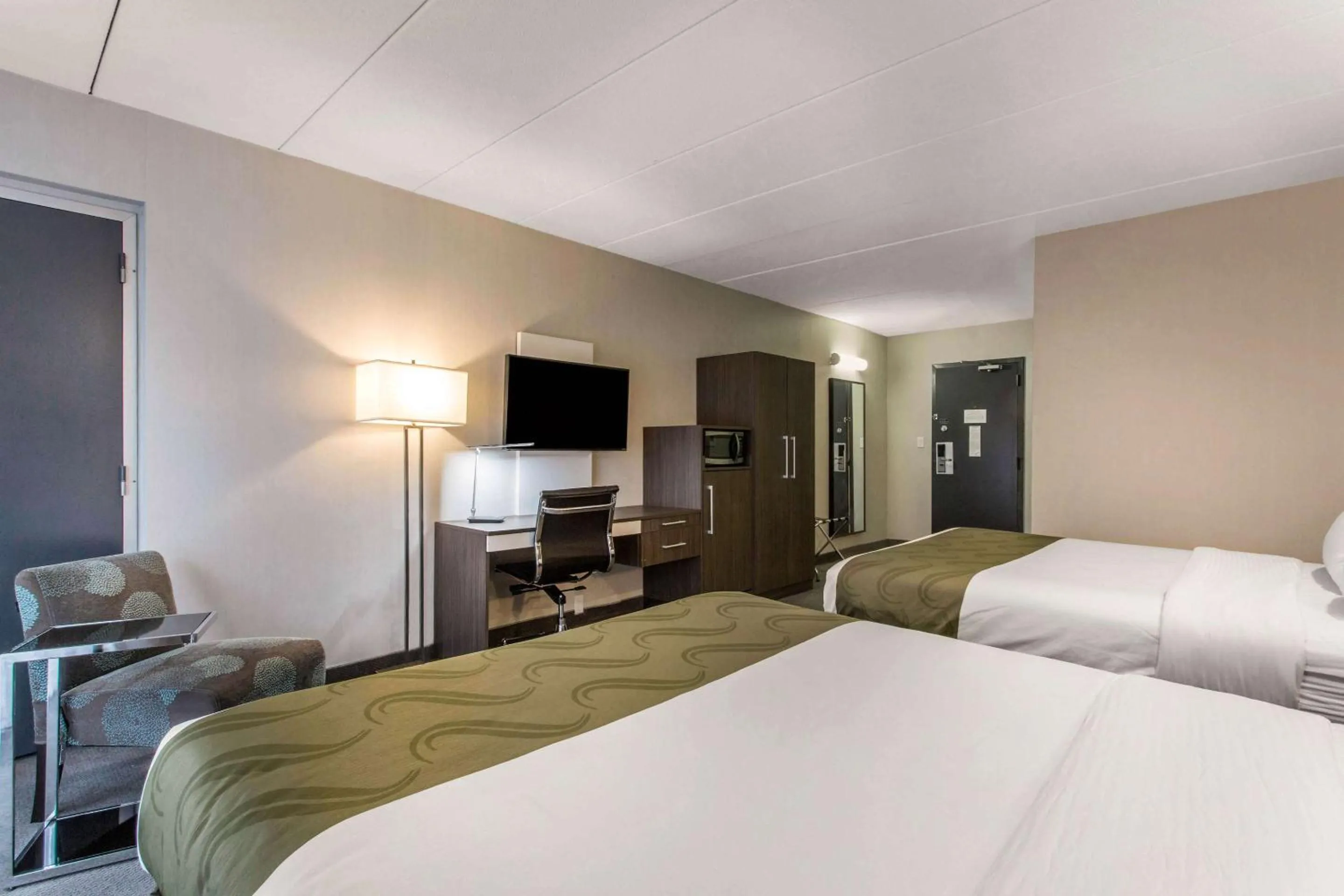 Bedroom, Bed in Quality Inn West Springfield