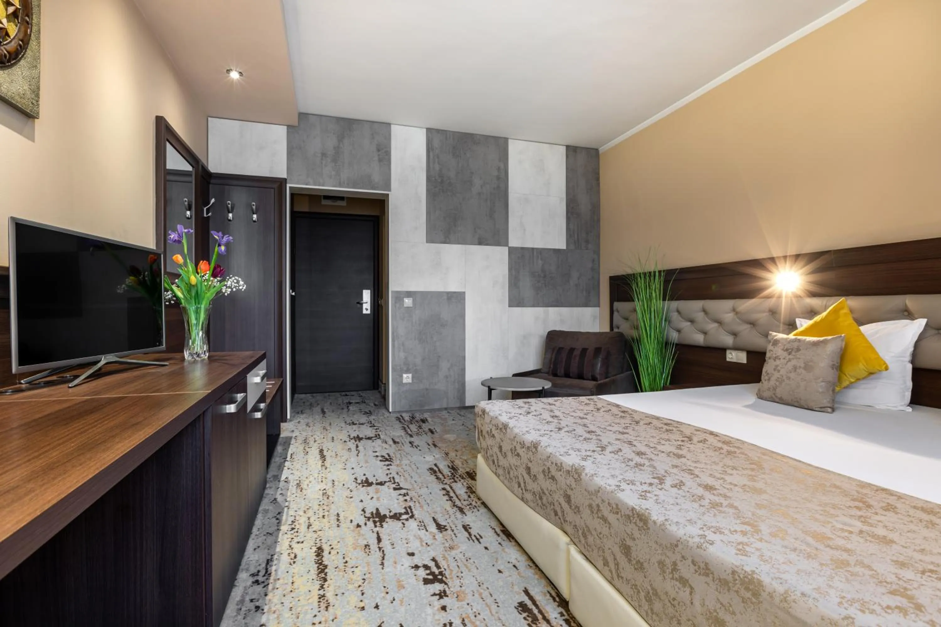 Bed in Business Hotel Plovdiv - Central Location