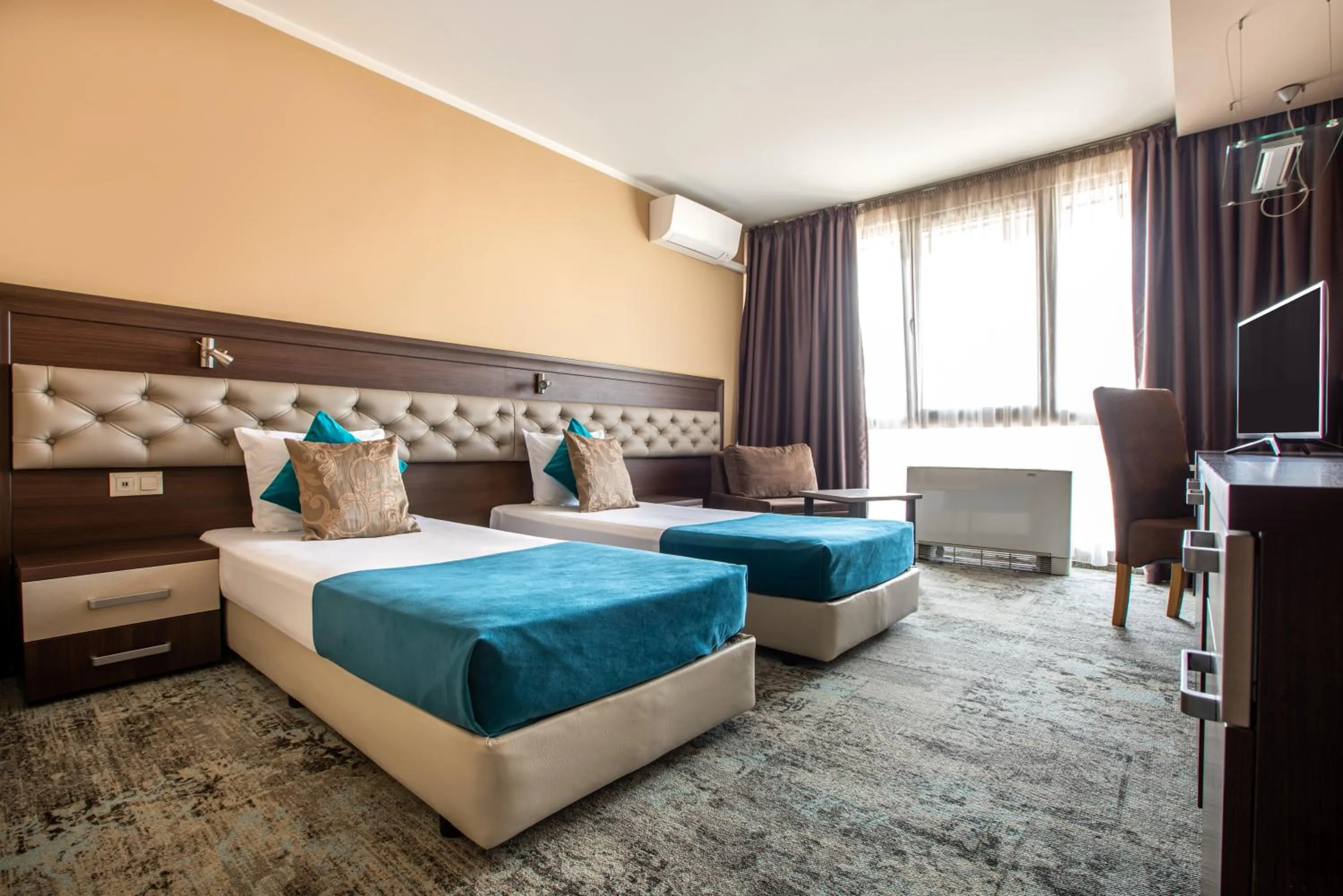 Bed in Business Hotel Plovdiv - Central Location