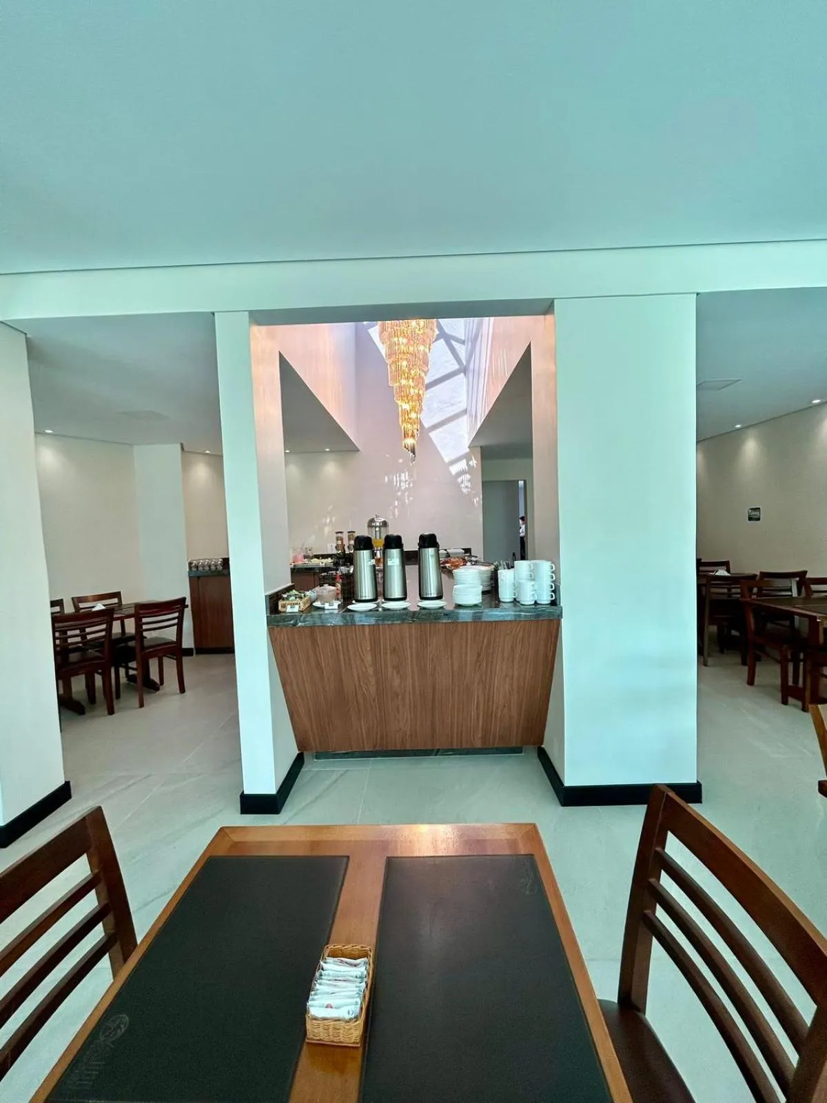 Restaurant/places to eat in Hotel Alji