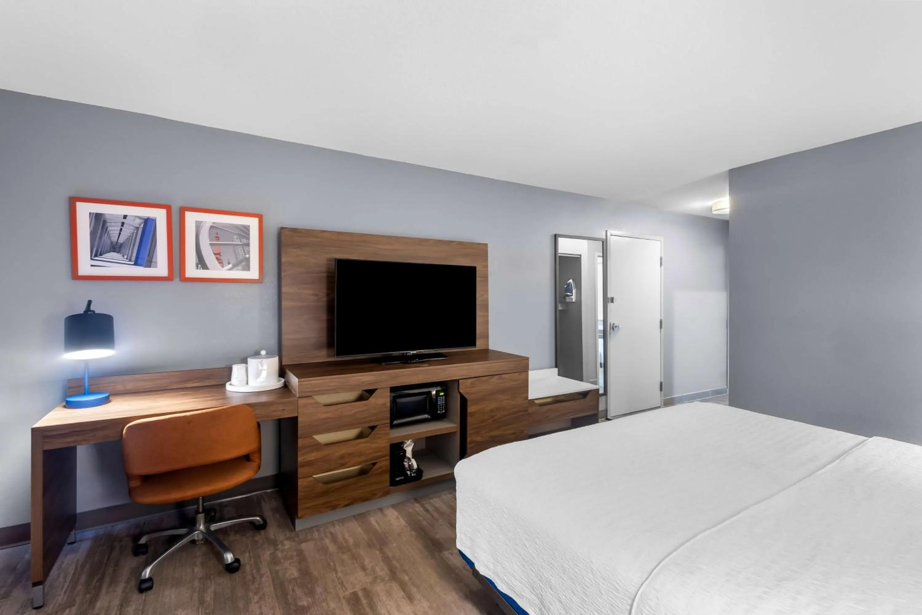 Bed in Hampton Inn Marion