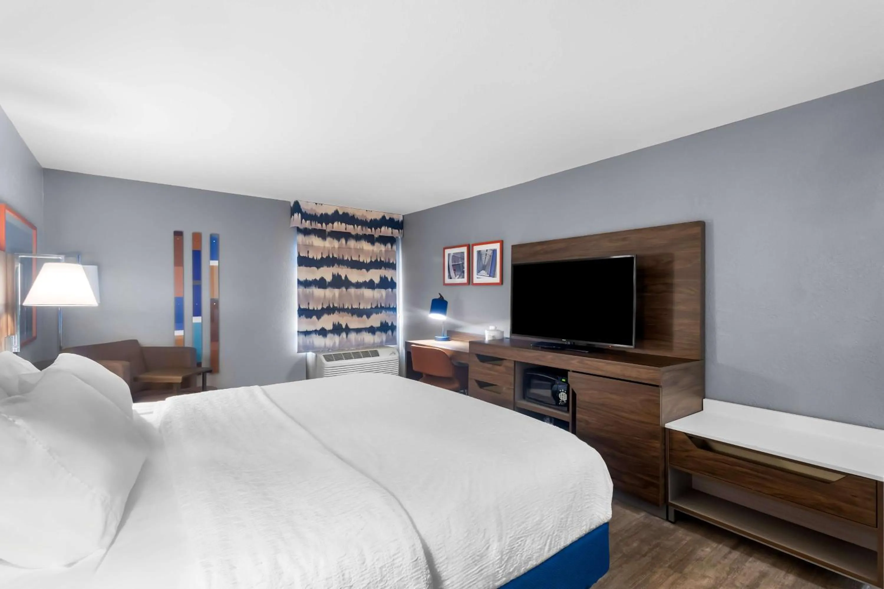 Bed in Hampton Inn Marion