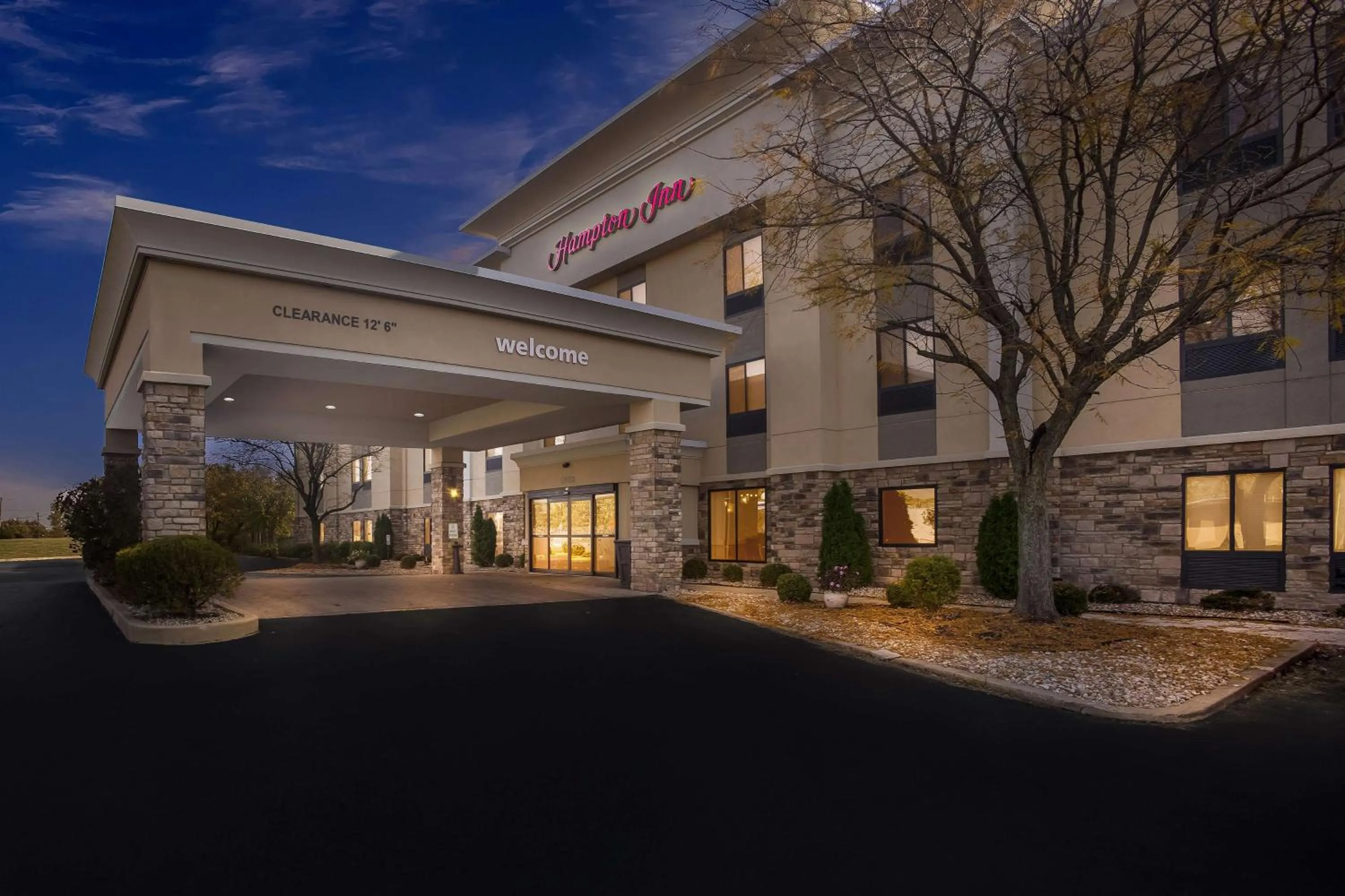 Property building in Hampton Inn Marion