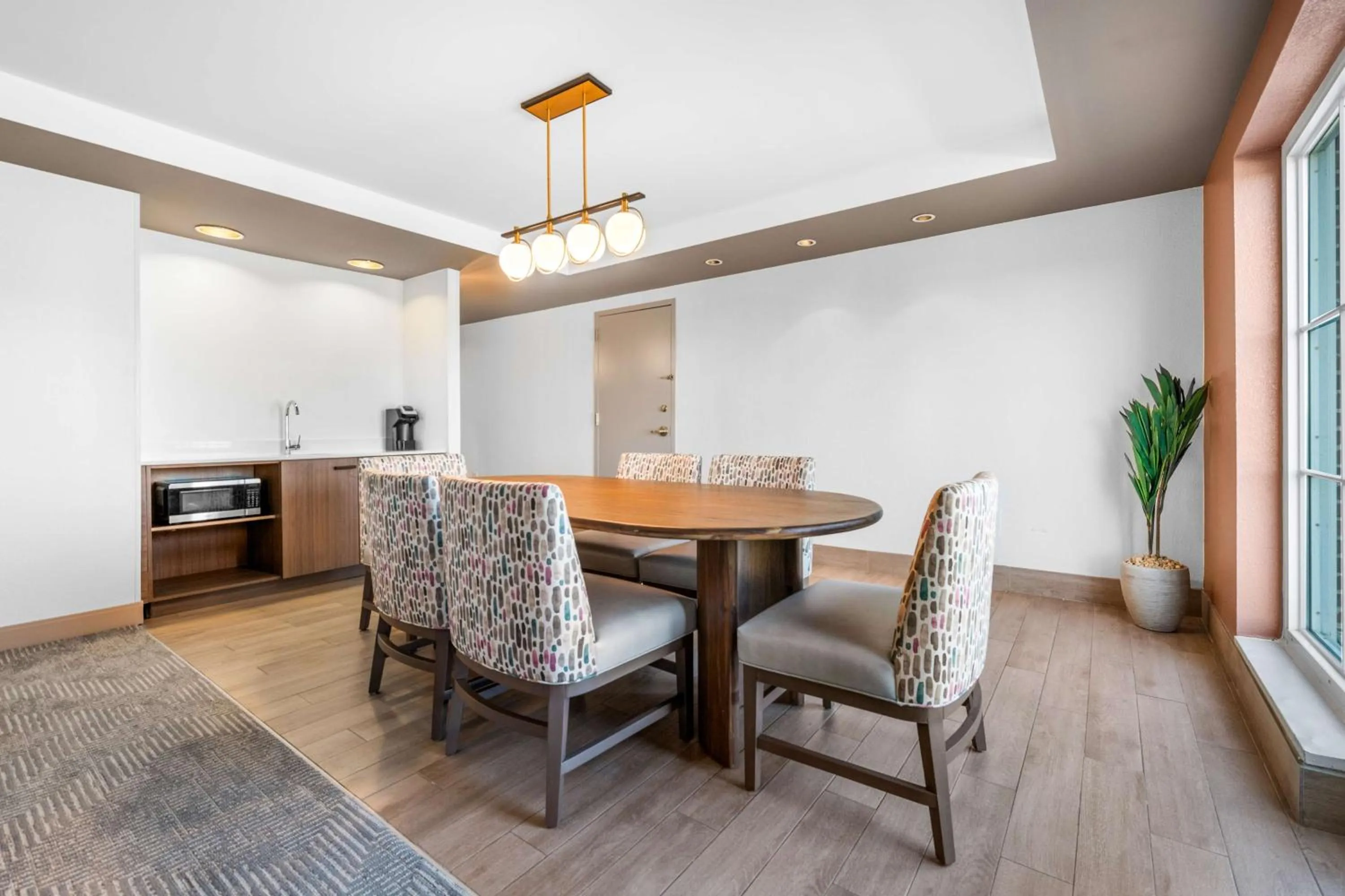 Photo of the whole room in Hilton Garden Inn Suffolk Riverfront