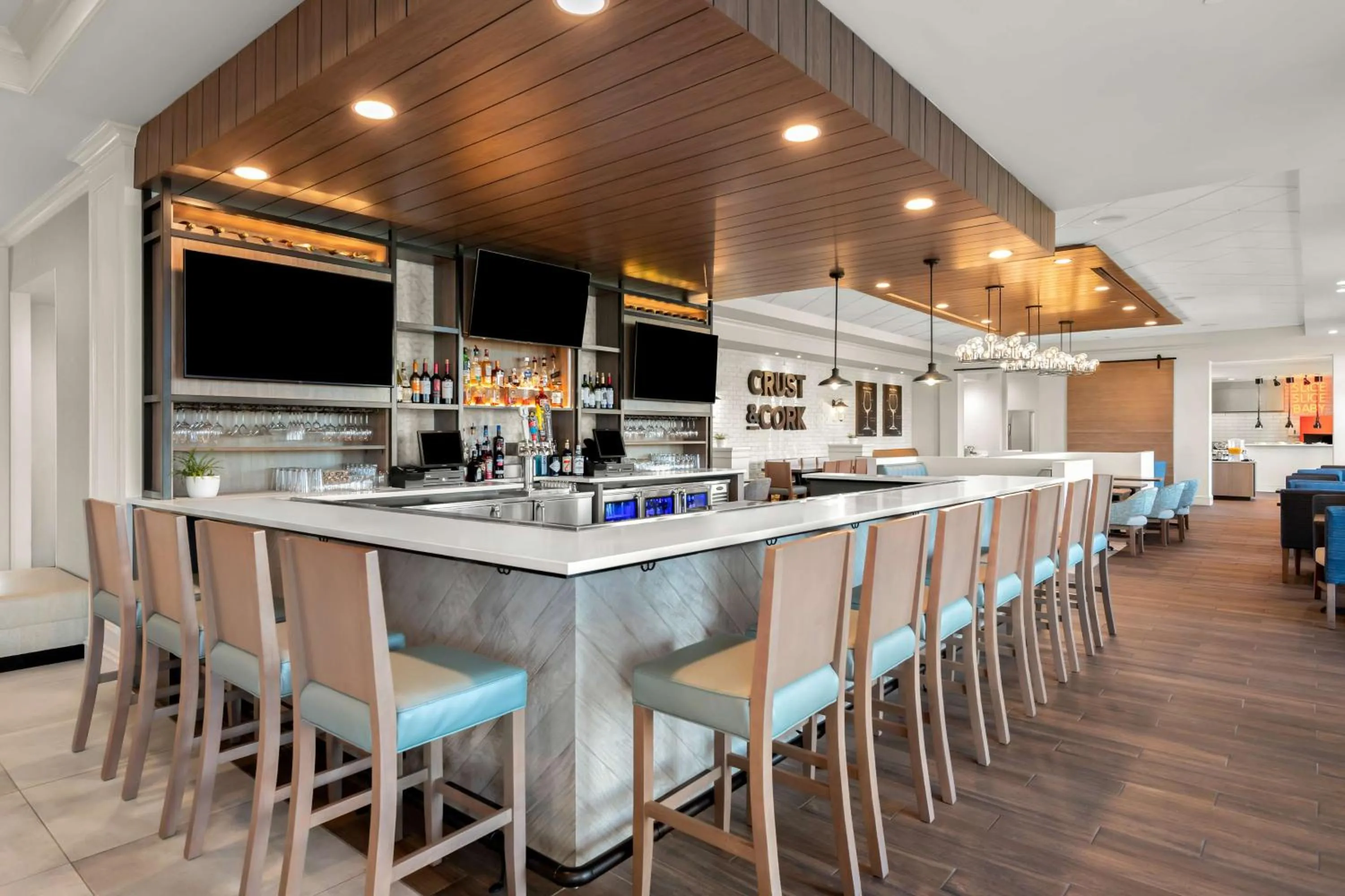 Lounge or bar in Hilton Garden Inn Suffolk Riverfront